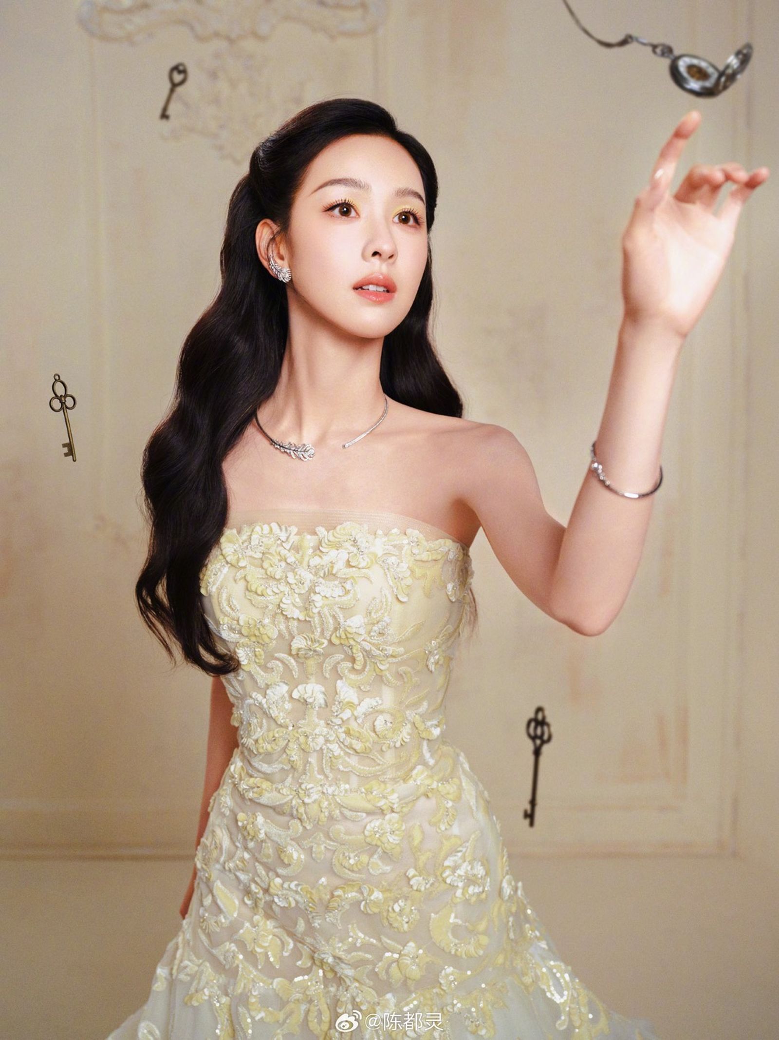 陳都靈跨界主持跨年活動。翻攝微博