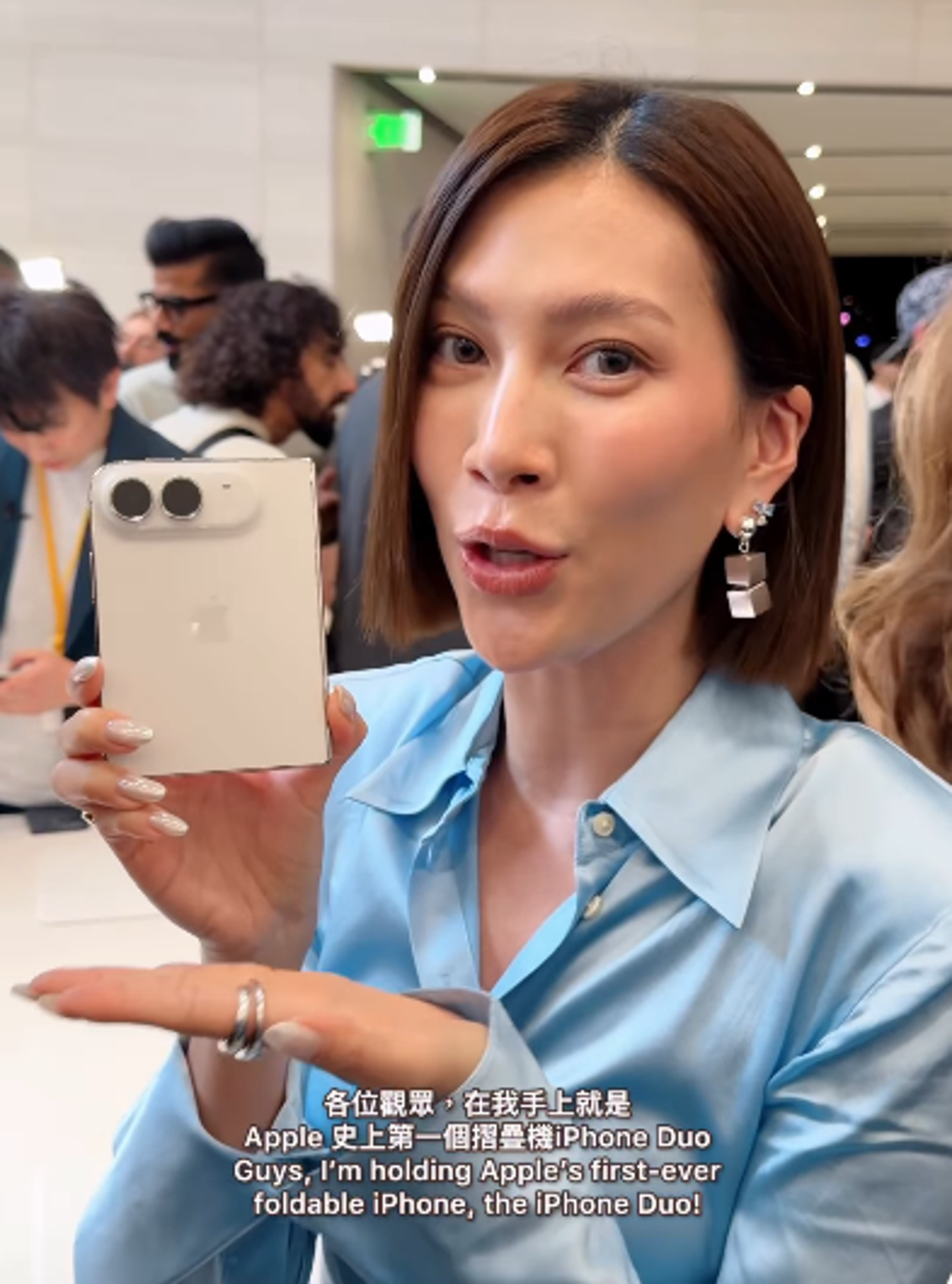 莫莉搶先體驗iPhone Duo新機，對於外型與拍這功能相當讚賞。圖／翻攝自莫莉IG