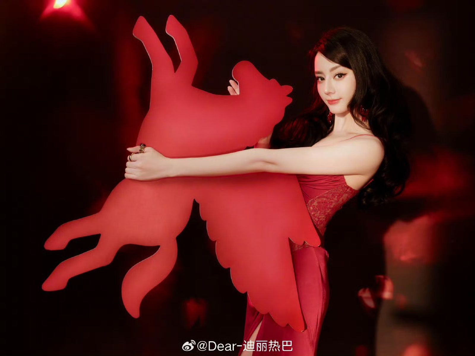 迪麗熱巴滯留杜拜消蹤4天！發聲75字曝最新位置　替公司「超扯安排」圓場：已處理好