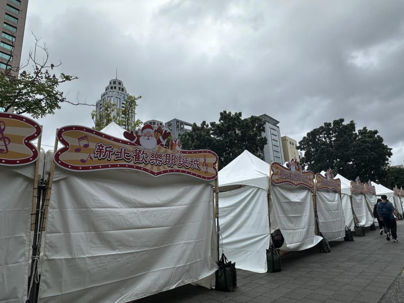 新北歡樂耶誕城評價不一。圖/翻攝自Threads@dittxn