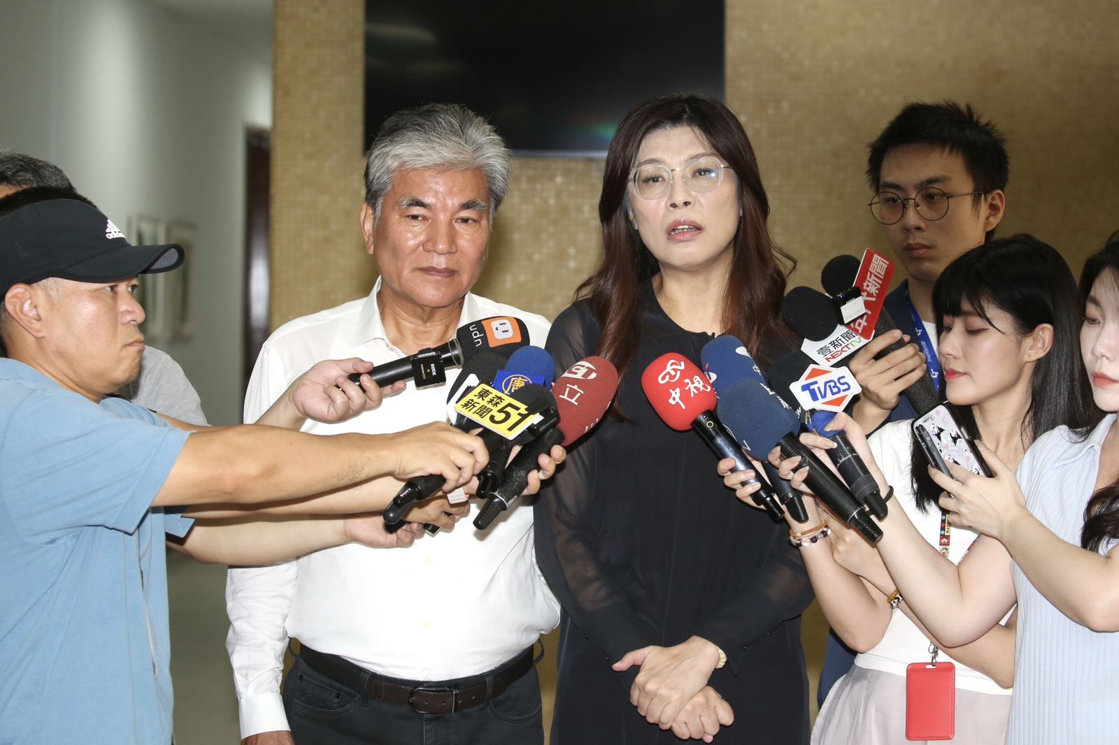 國民黨主席參選人鄭麗文，日前向水利工程專家李鴻源請益。攝影董孟航