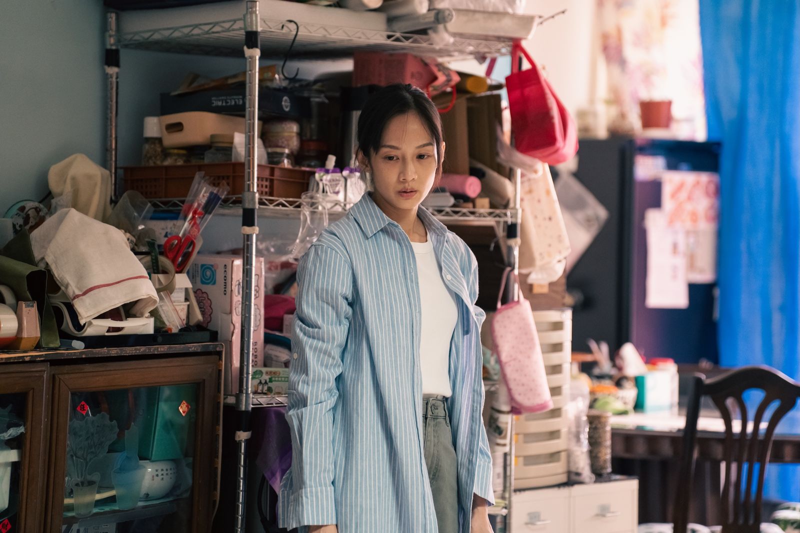 簡嫚書在《我的意外父母》中面對獨自照顧父母和兼顧工作的壓力。我的耐心有限公司提供