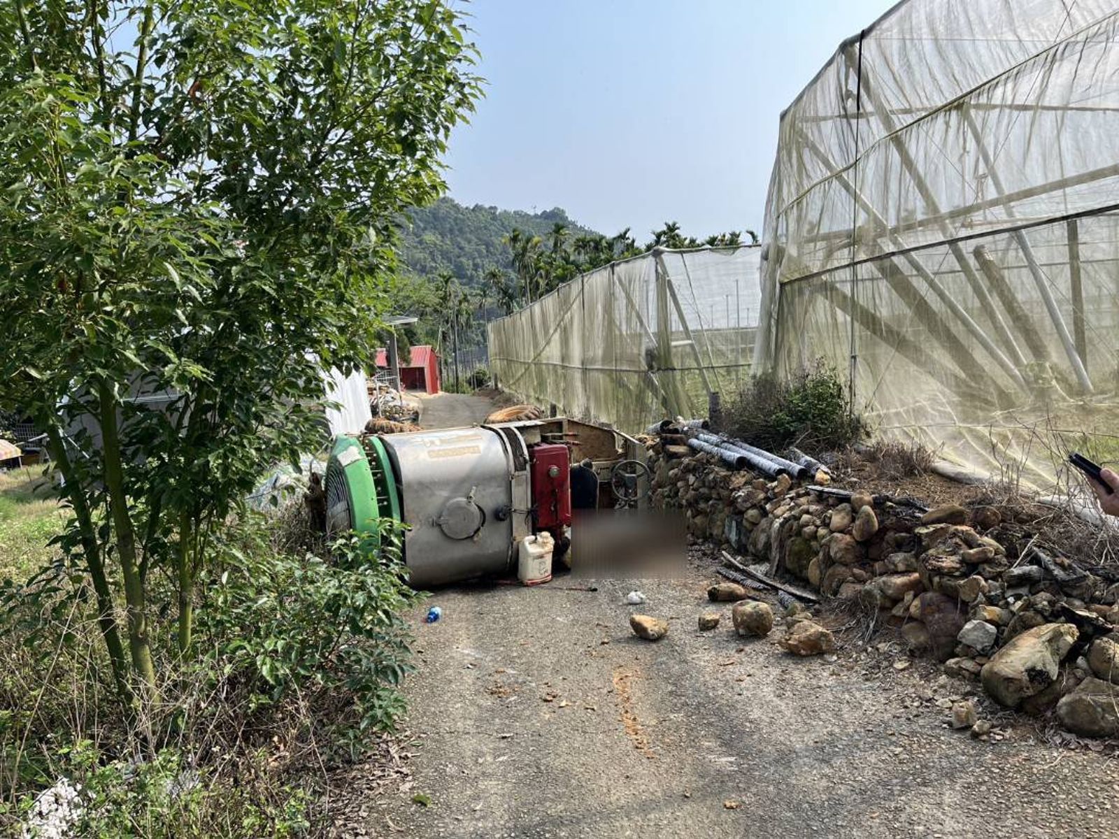 事發地點位於狹小的產業道路。民眾提供