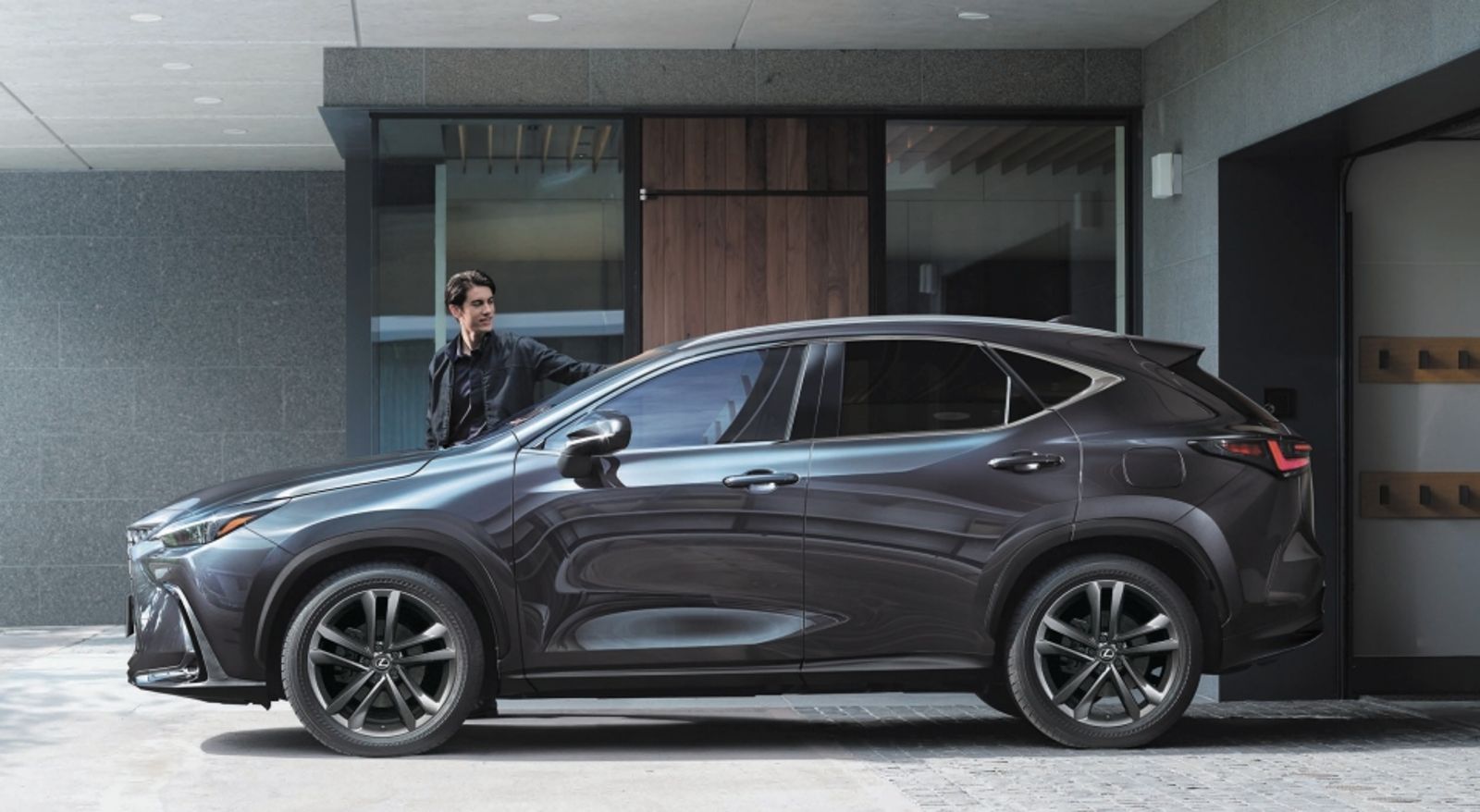 高級車暢銷之王由Lexus NX跟賓士GLC相爭，1-6月上半場由NX領先。（Lexus提供）