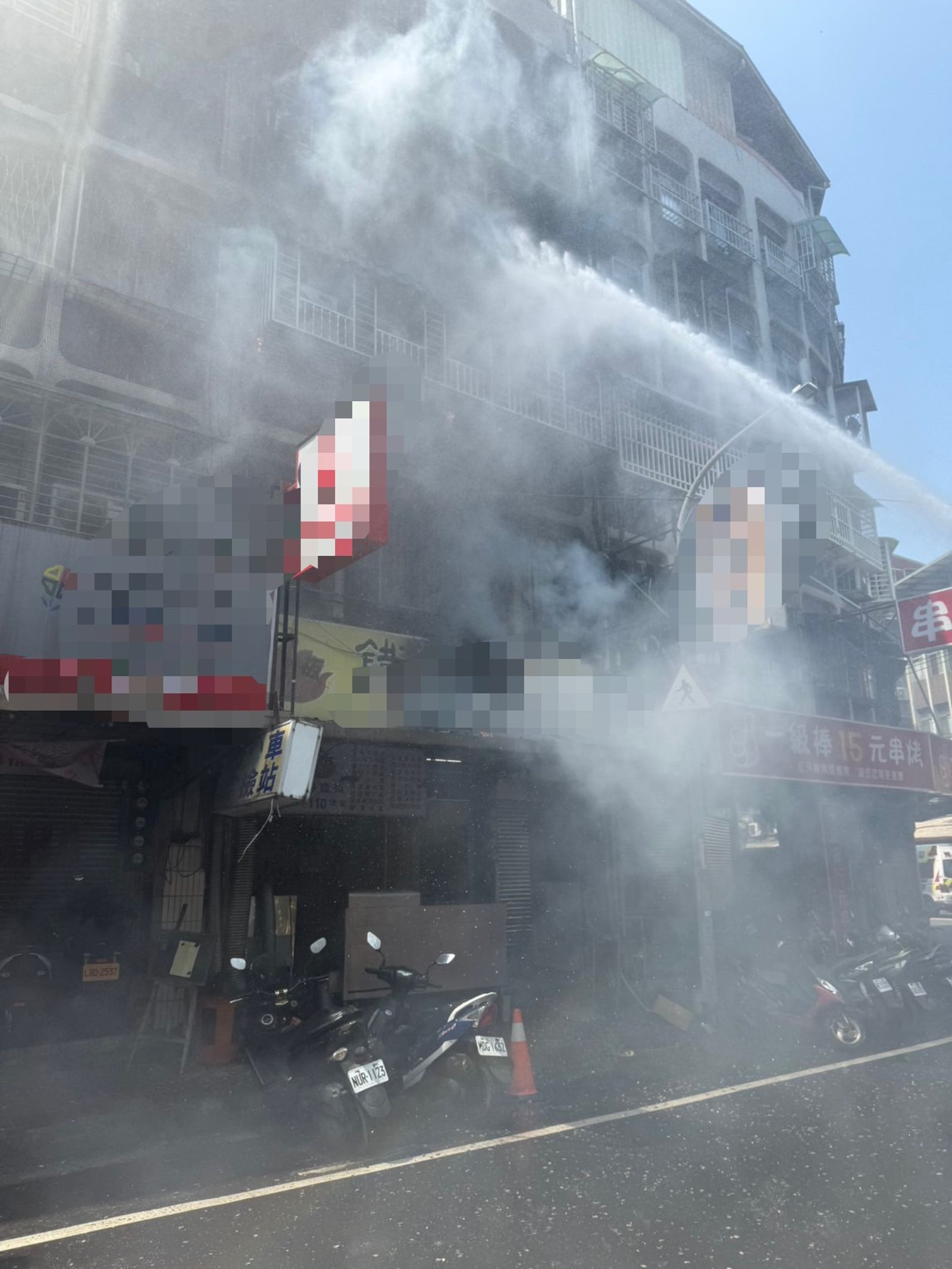 現場濃煙密佈。翻攝畫面