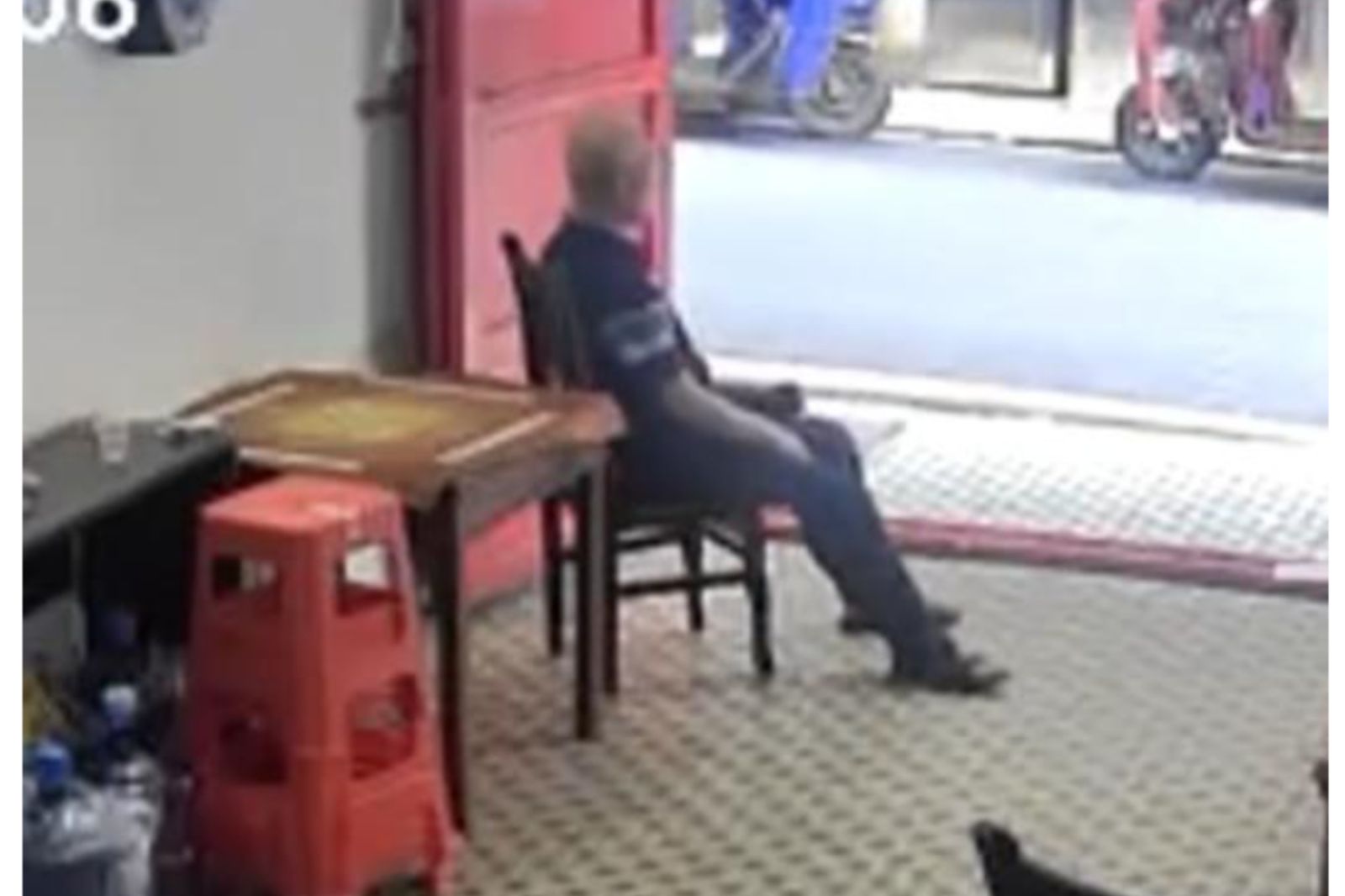 好心沒好報!讓老翁進店休息卻猝死 店家竟遭家屬威脅「抬棺索賠47萬」
