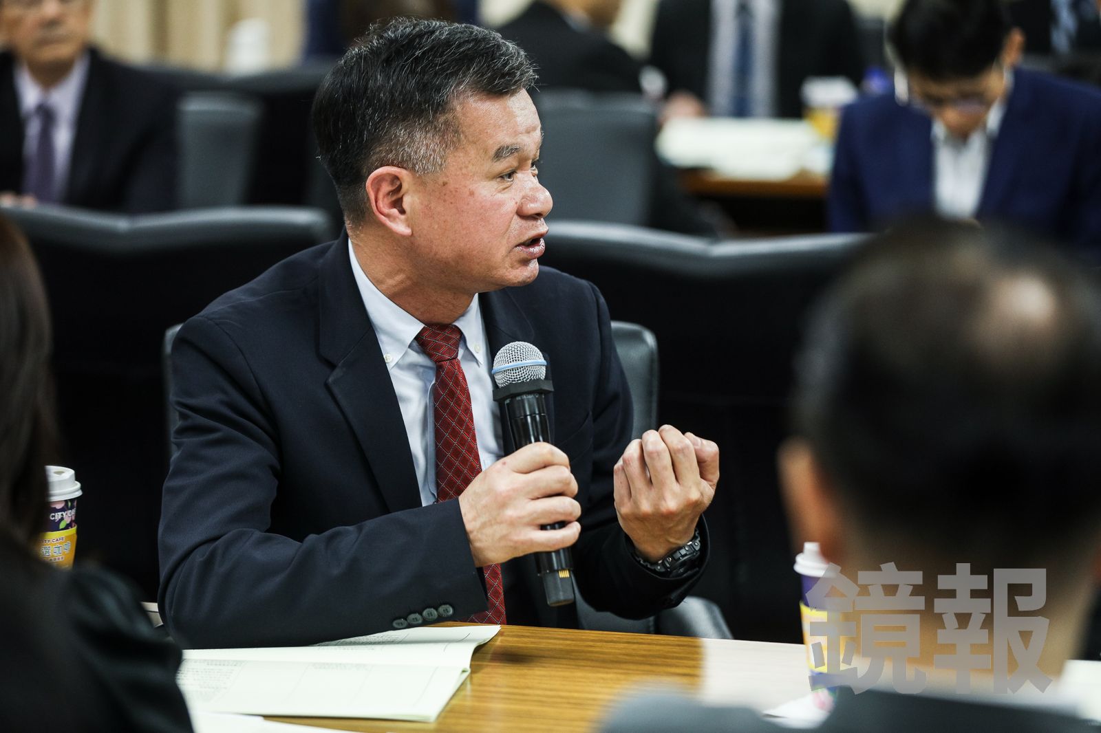 中將為軍購淚灑立院遭藍諷「別演了」 綠委反批:授權簽約一毛錢都沒有