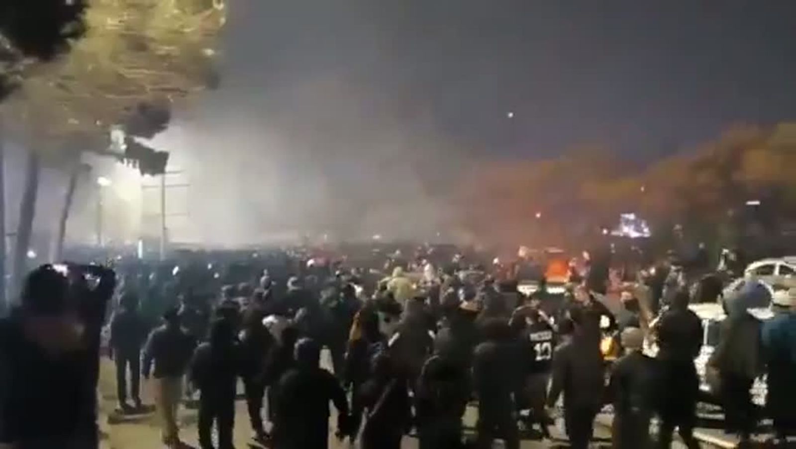 Donald Trump For President貼出此照片，說明伊朗抗議者幾乎攻佔了該國第二大城市馬什哈德，顯示伊朗政權正在失去控制。圖／翻攝Donald Trump For President臉書