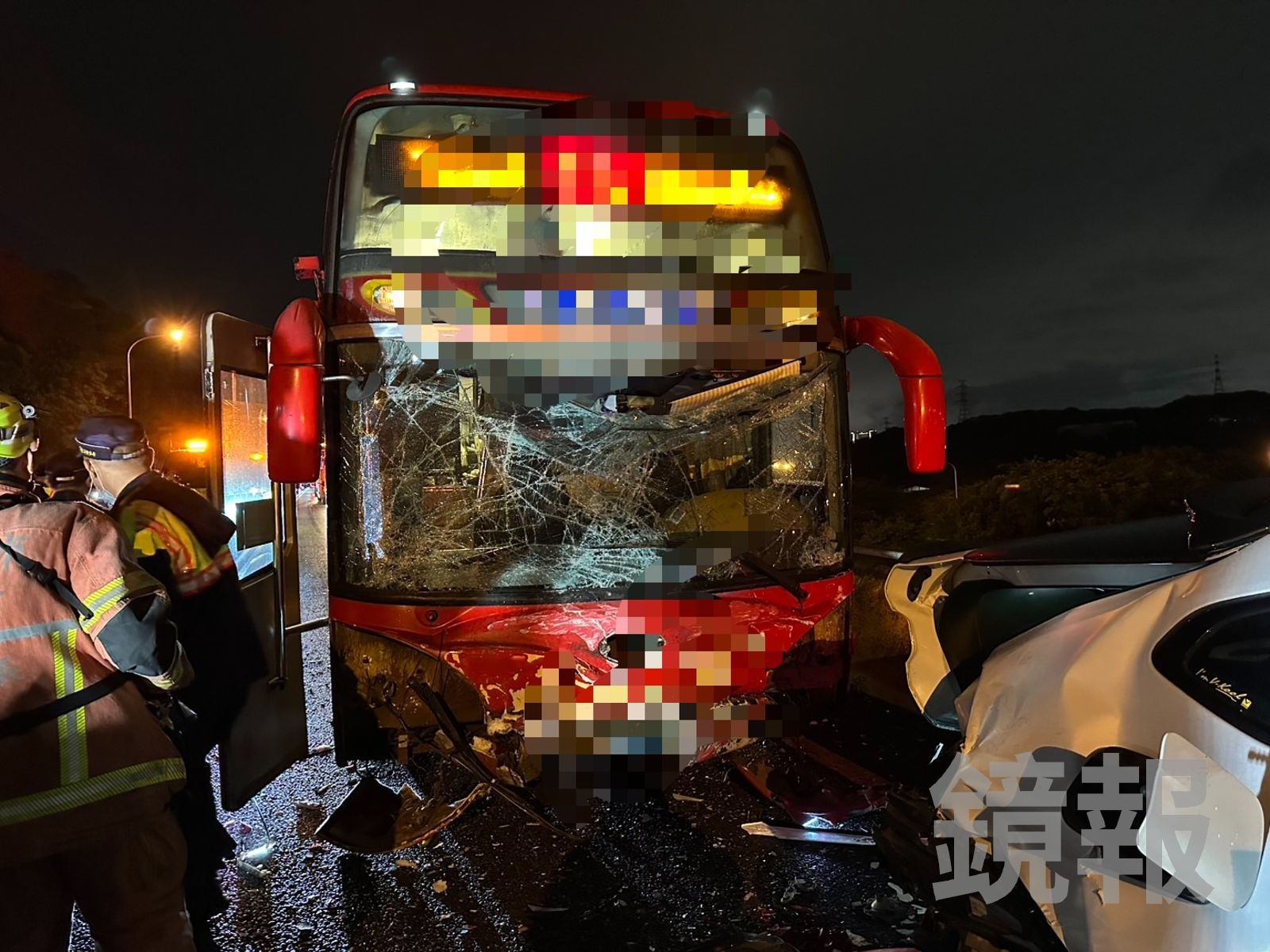 國道五楊高架驚悚7車連環撞！29歲BMW女駕駛下車查看遭遊覽車撞死