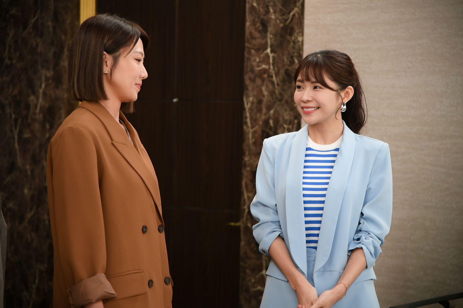 林萱瑜（右）和大牙（左）有精彩對手戲。三立提供