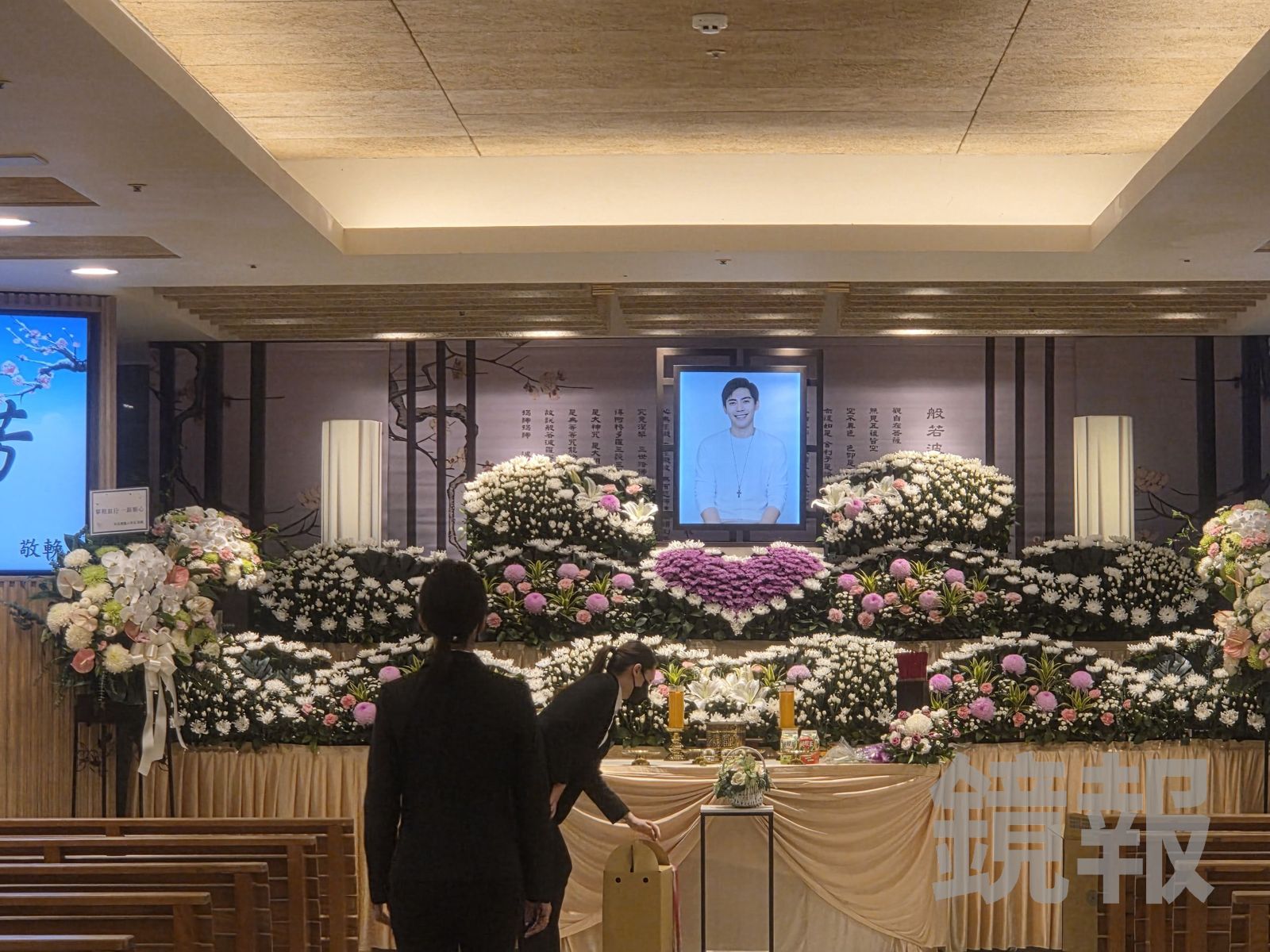 王凱告別式現場遺照曝光...見超暖「大愛心」 《薰衣草》陳喬恩、陳怡蓉奉花!姊太悲痛無法致詞