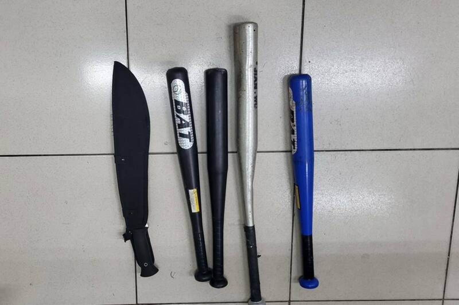 高雄仁武深夜濺血!感情糾紛談判破裂 5惡煞持開山刀砍人落網