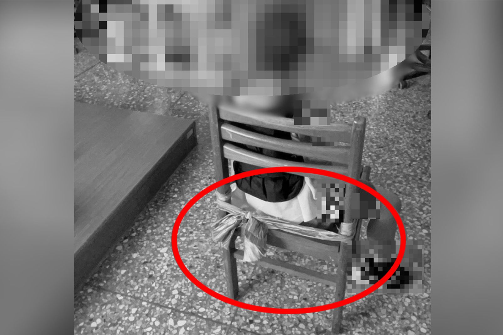 家長目睹特教生被固定在椅子上,立刻拍照存證。圖/人本教育基金會提供