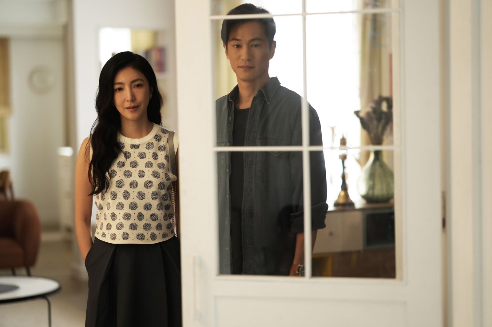 《看看你有多愛我》楊謹華(左)與鍾承翰飾演青梅竹馬好友,因綁架事件意外重逢。晴天影像提供