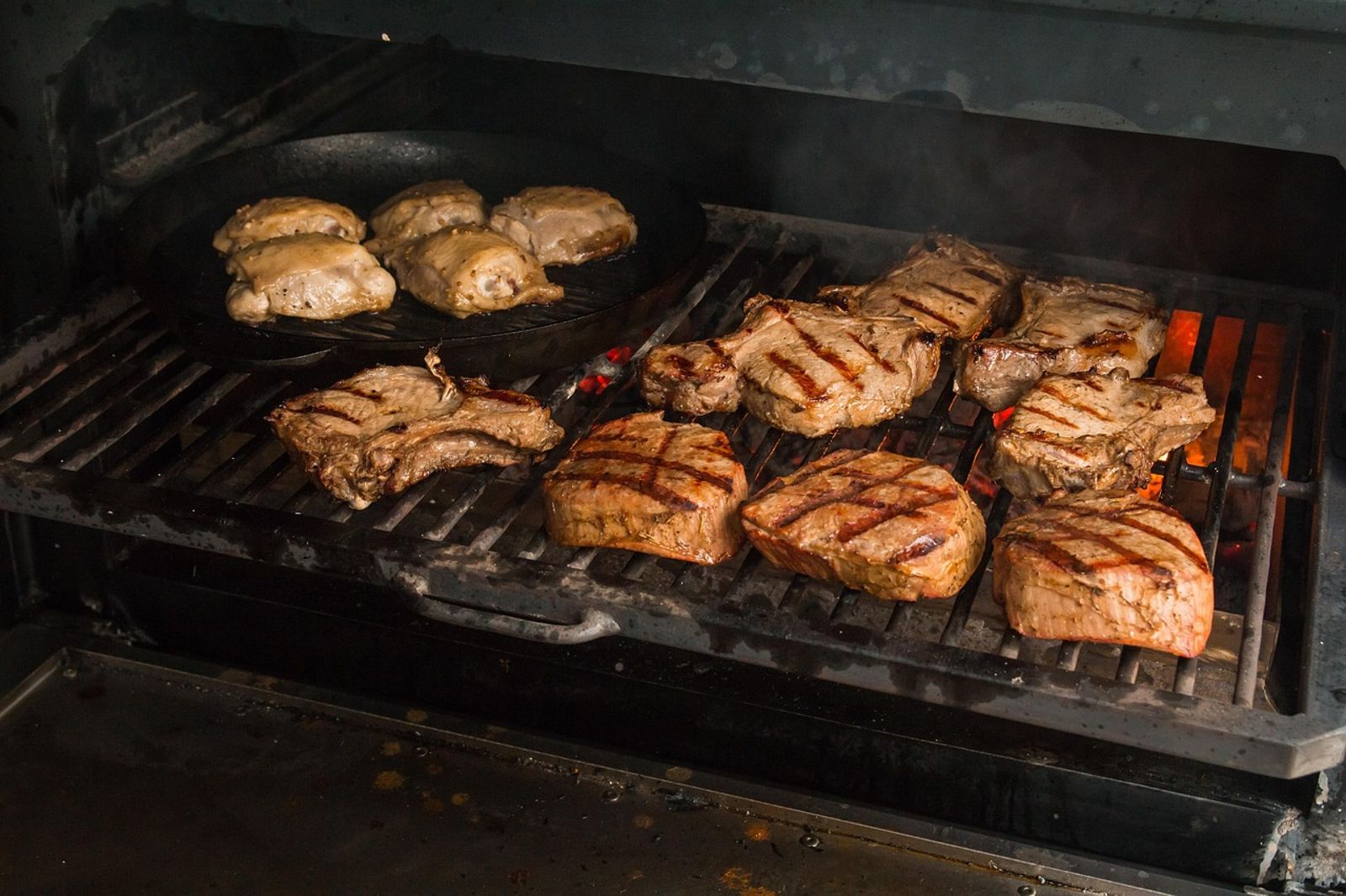 中秋烤肉灌酒後腸胃出事？醫師警告上腹劇痛、嘔吐恐急性胰臟炎