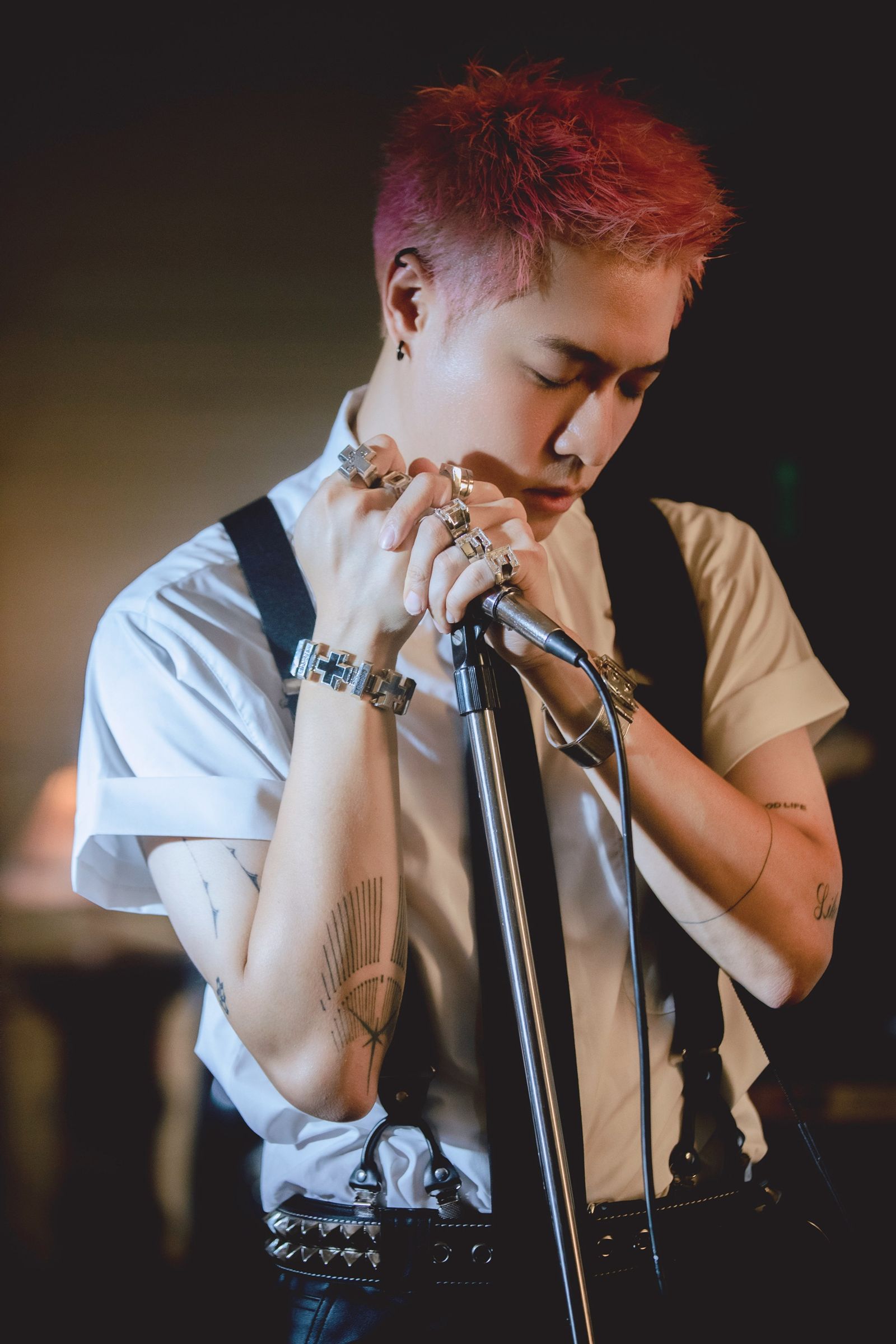 周湯豪首張全搖滾概念專輯《LOVE RAGE HOPE》3日數位發行。環球音樂提供