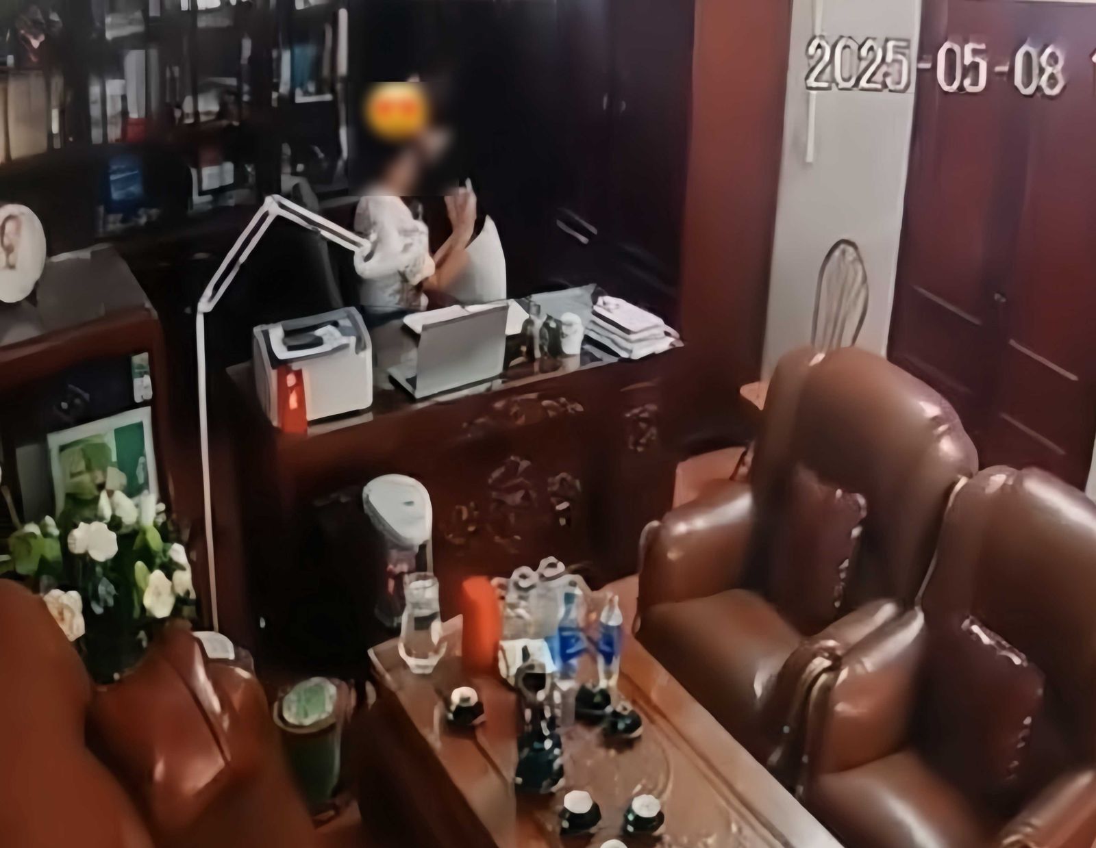 校方證實該名男子是THT高級中學校董會主席。圖/翻自《黑料網》