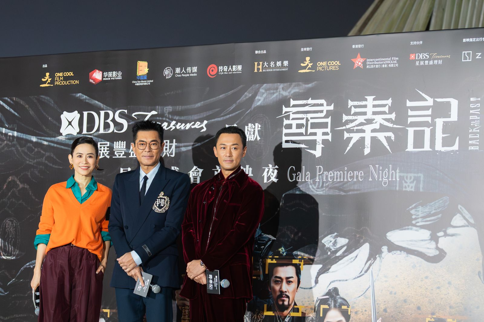 林峯影迷扮兵馬俑跪迎大王！《尋秦記》場次多達1460場 「比公車班次還多」　