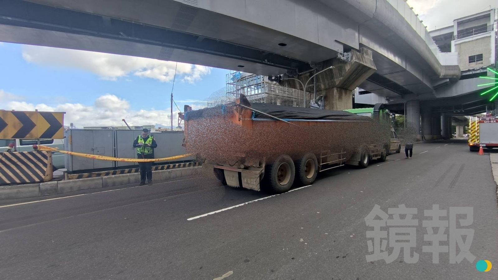 疑「死亡半月彎」又惹禍 鶯歌行人遭砂石車輾壓拖行慘死