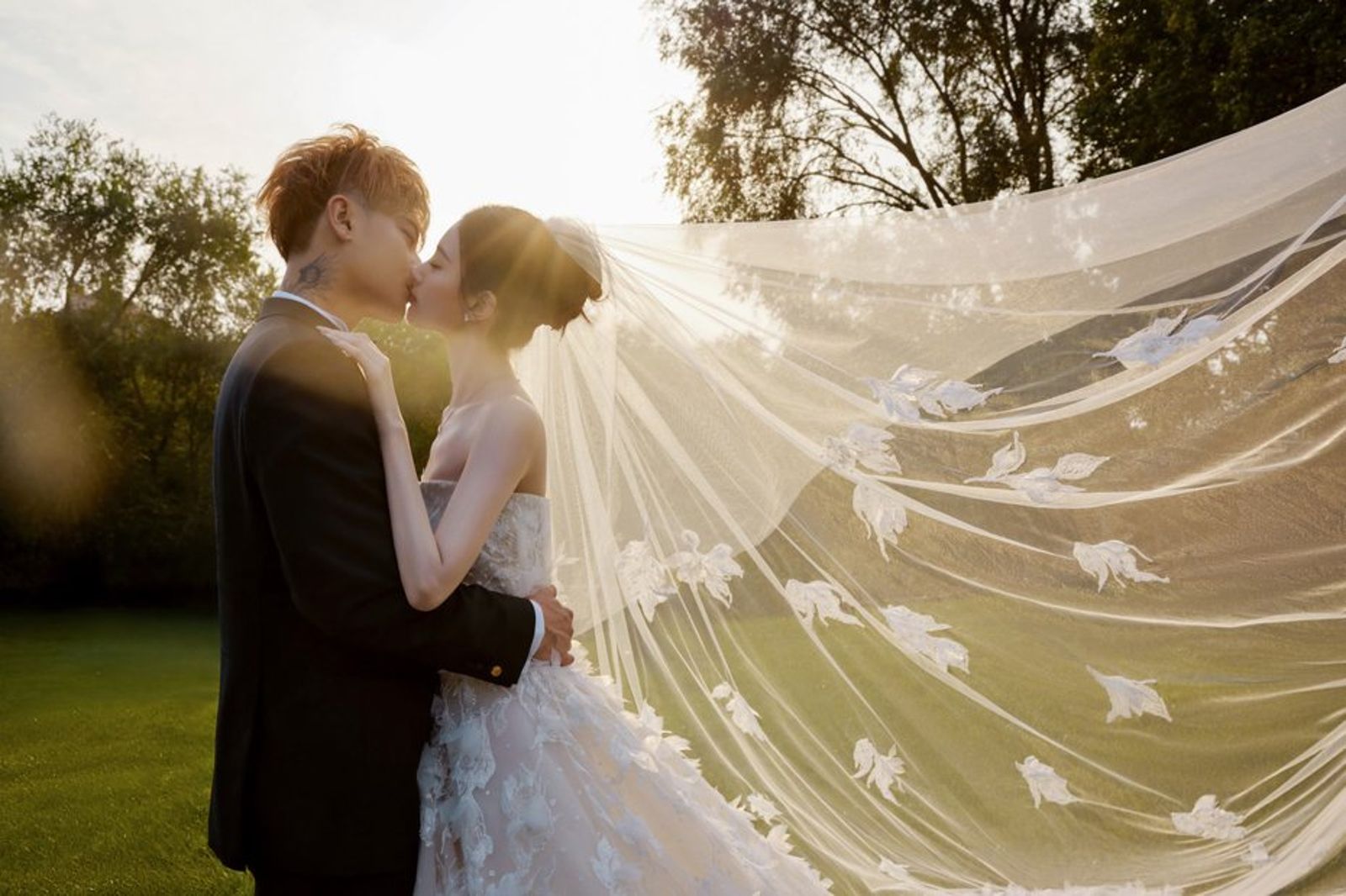 EXO團員合體?黃子韜、徐藝洋世紀婚禮流程曝光 出現EXO設定