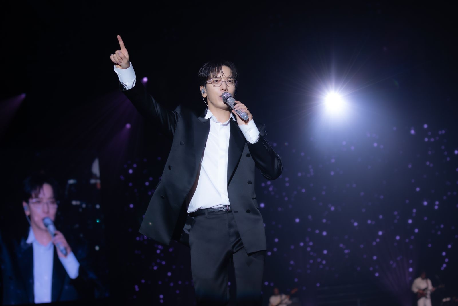 安可時，鄭容和感動落淚。和協整合行銷提供