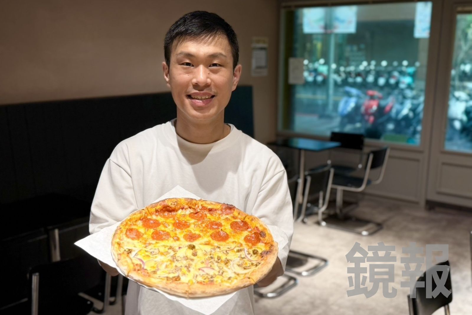 「JIM'S PIZZA」總監張辰輔因為愛吃披薩，從運動品牌零售轉行開披薩店。
