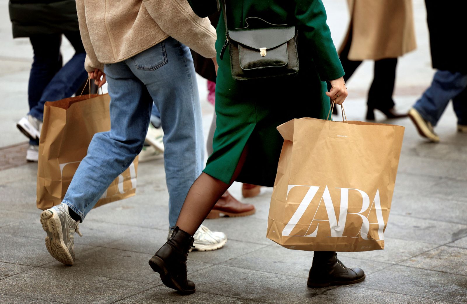 震驚!ZARA「7000元真皮外套」竟不是牛皮...網友看完標籤驚呆