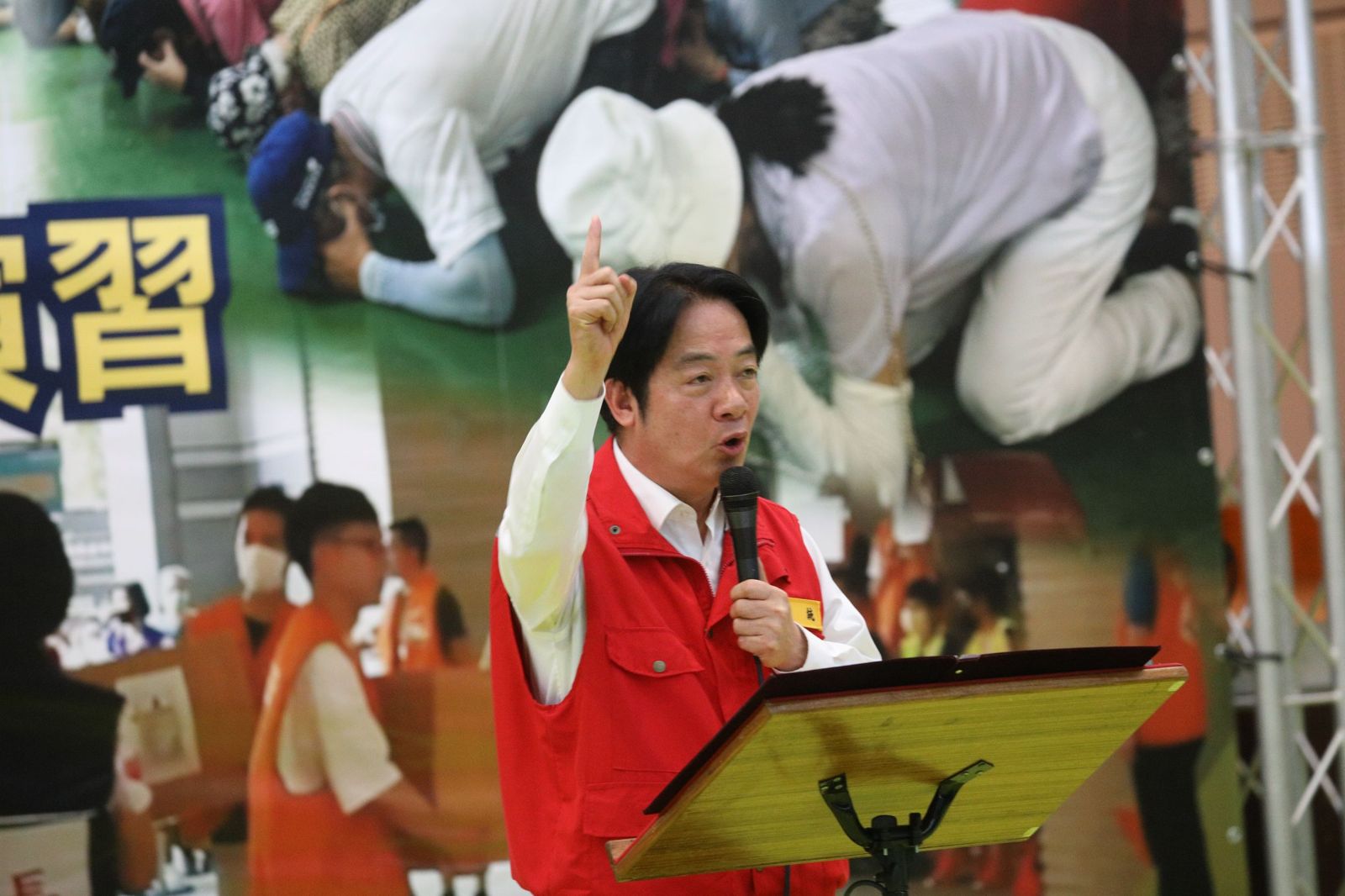 史上首次！近千萬本「民防手冊」本週起發放　林飛帆：台灣絕不投降