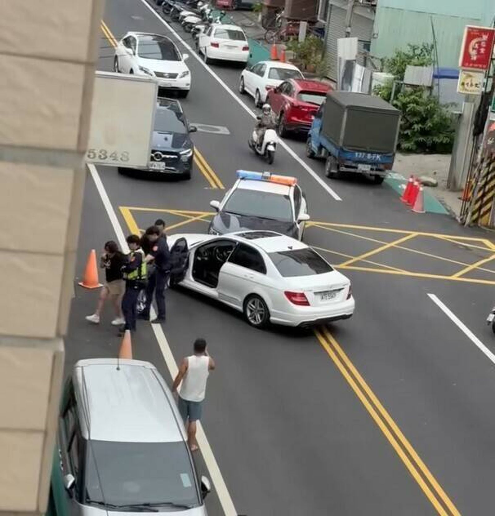女駕駛疑服安眠藥失控暴衝 埔里街頭沿路狂撞逾5車 警急攔圍捕無人傷