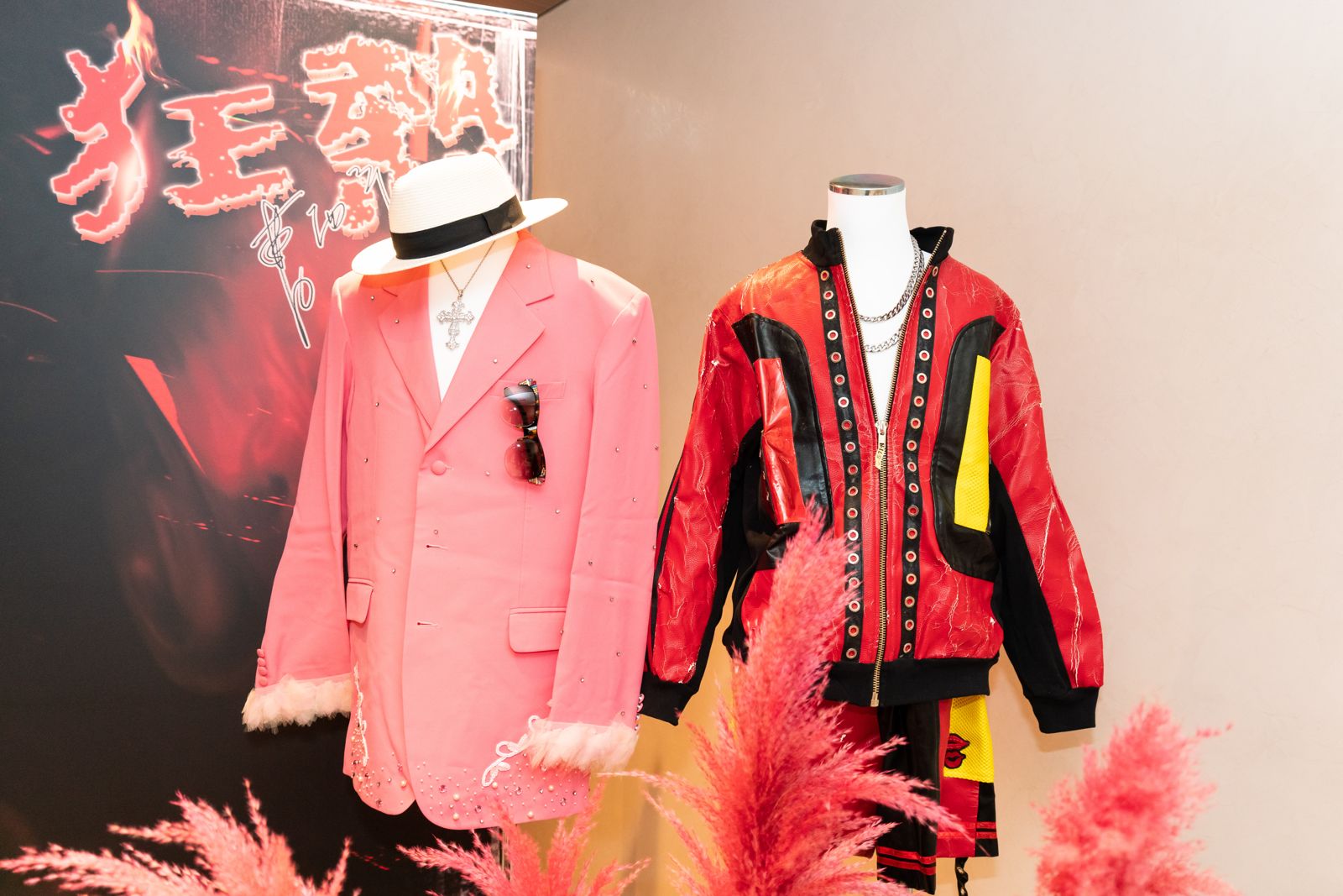 曹西平靈堂以「狂熱」為主題。冬瓜行旅提供