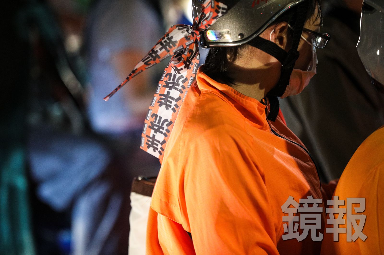 台北市長候選人沈伯洋掀起洋流話題,不少支持者透過配戴飄帶表達認同。資料照片。攝影鄒保祥