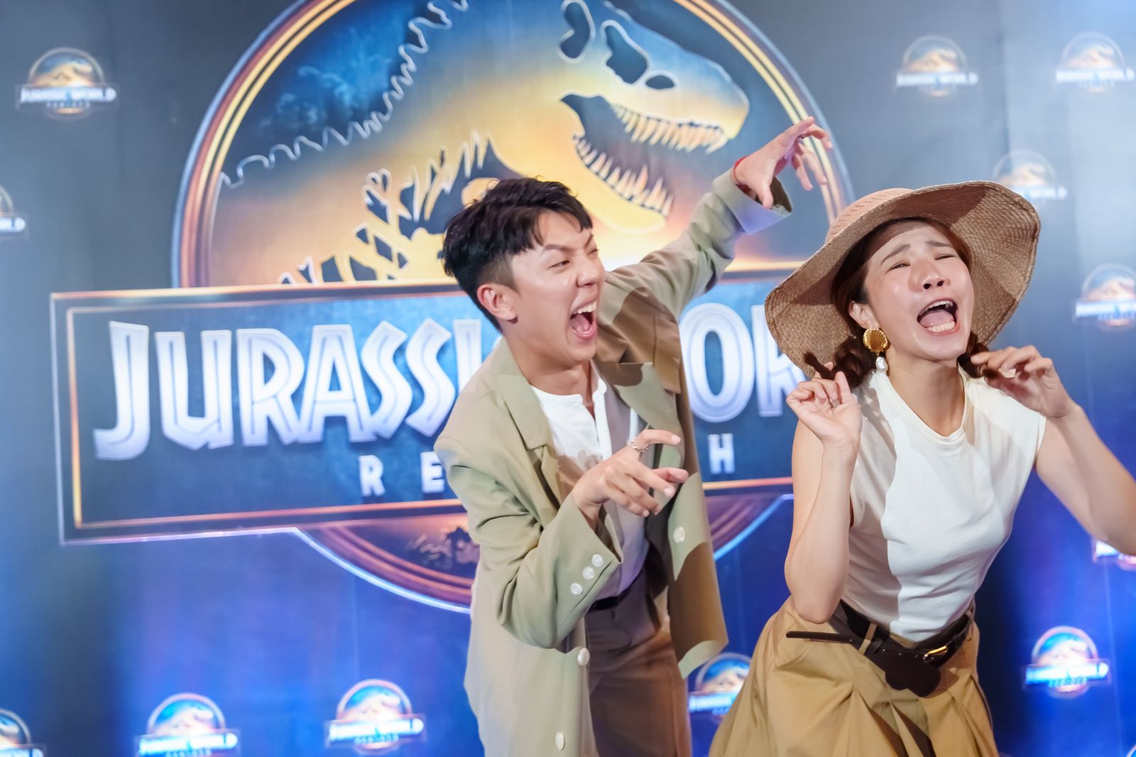 卡特與江老師前往泰國體驗侏羅紀世界場景重現。UIP提供