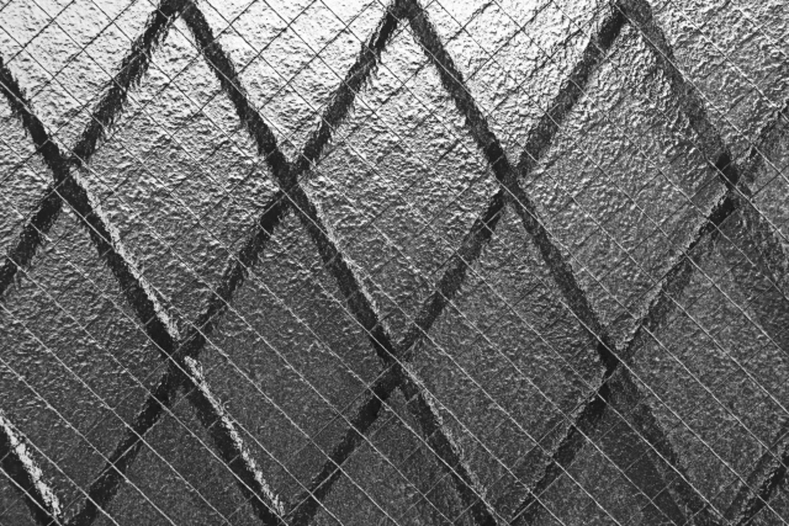 窗戶貼膠帶能防風抗爆?專家實驗:貼了反降低抗壓性 僅能減緩「1情況」