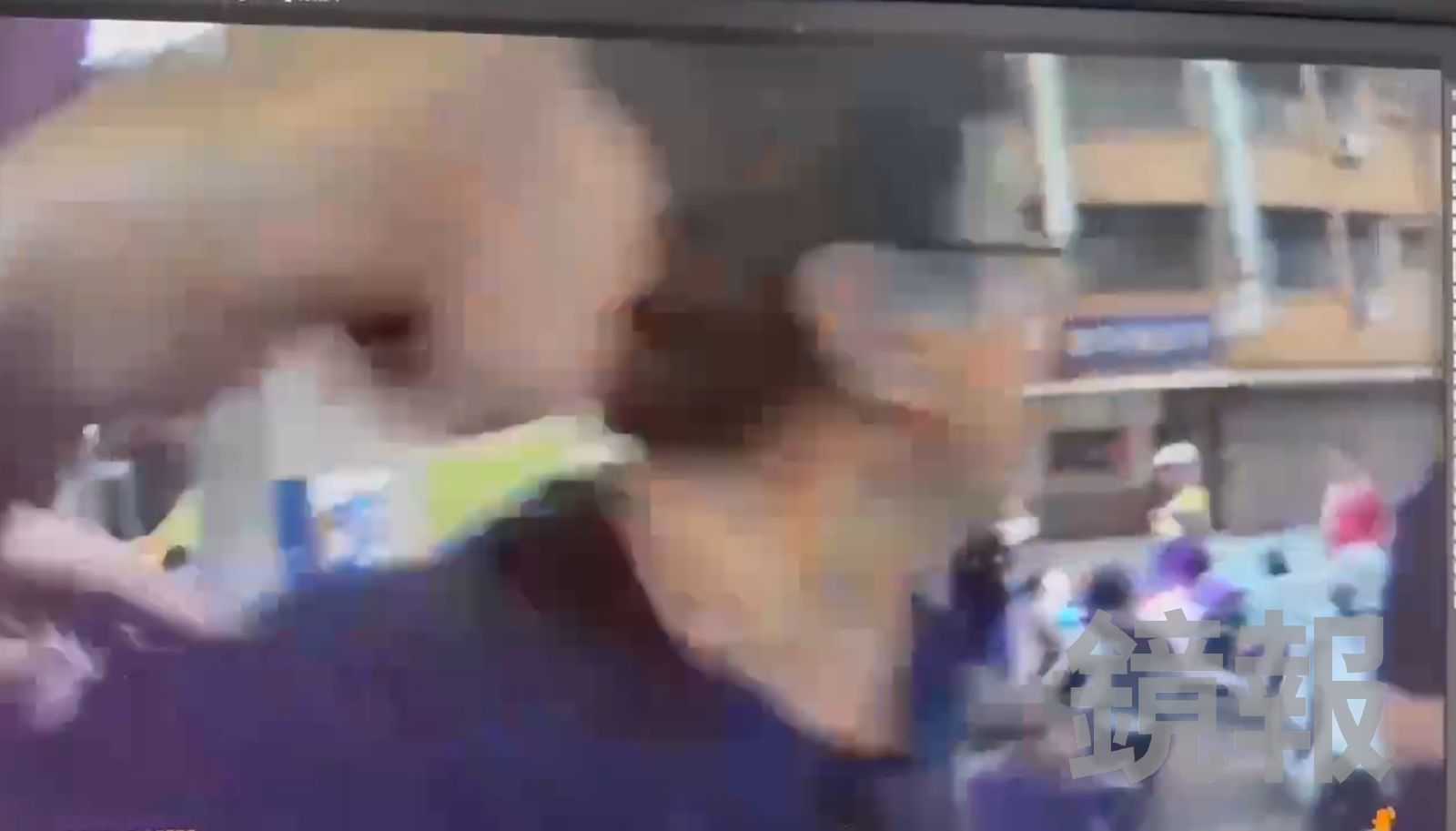 好友翻臉！新竹兩男超商談判破局　街頭持刀互砍嚇壞下班人潮