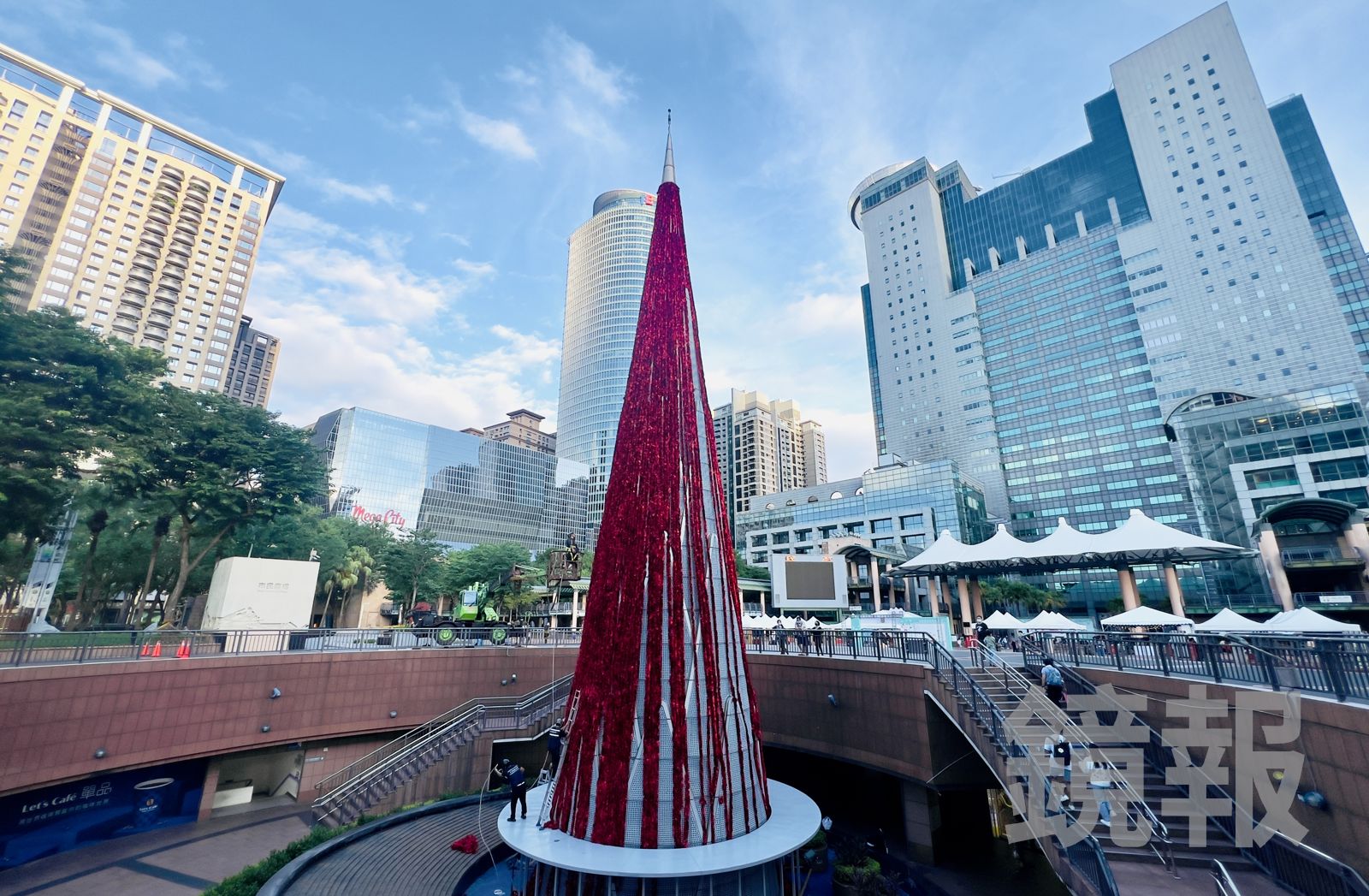 中國暈船仔自認「有機會」　飛越北半球衝市府堵美女公務員辯稱「西方很開放」