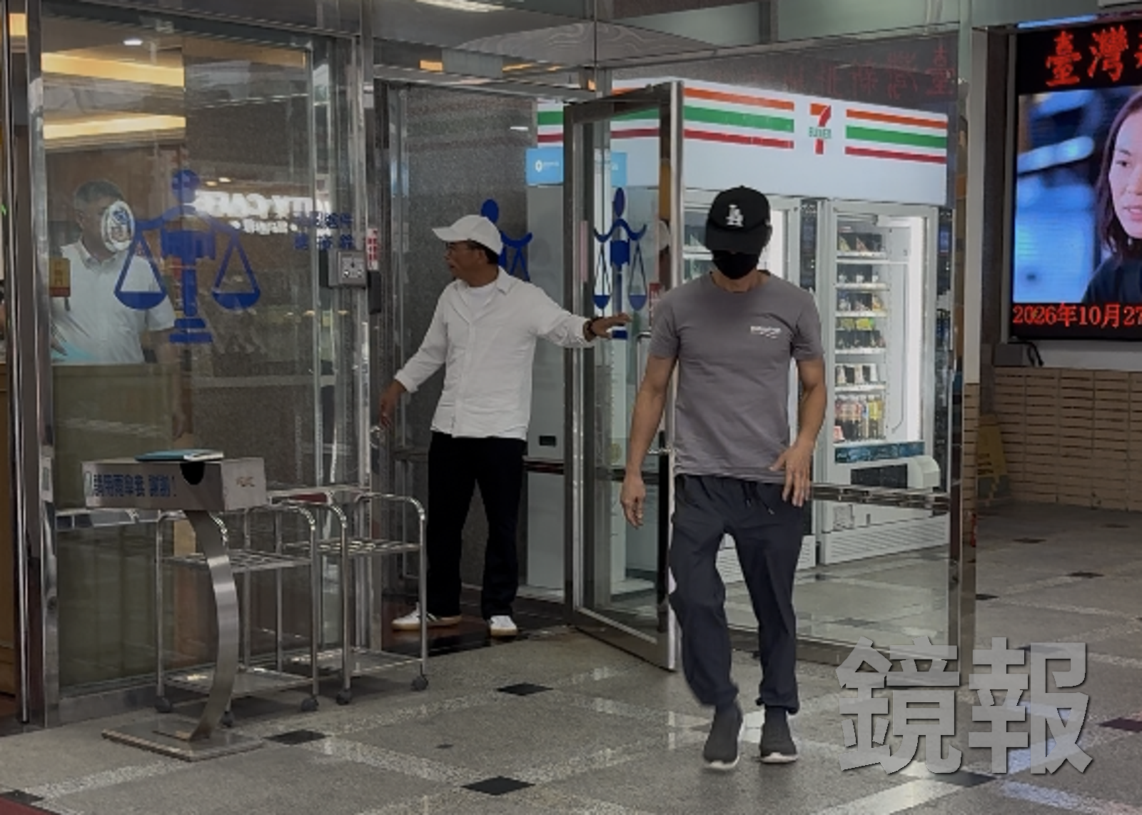 閃兵集團李名宸、張忠今由法院傳喚到庭。攝影呂健豪