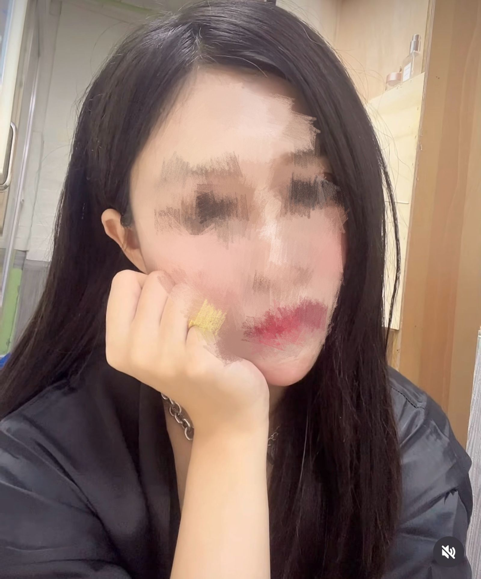 洪姓小模疑似施用毒品過量導致死亡，同居男友竟未第一時間報案，社群因此遭到灌爆。翻攝當事人IG