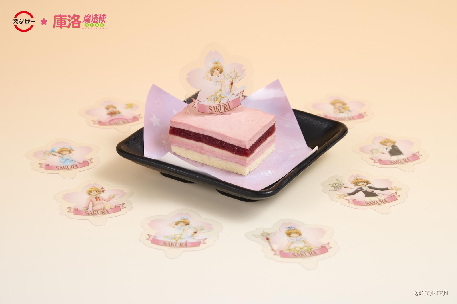 「小櫻幸福草莓蛋糕」粉紅草莓慕斯搭配草莓庫利與檸檬夾層海綿蛋糕，口感柔軟滑順，甜而不膩。（140元／份，壽司郎供圖）