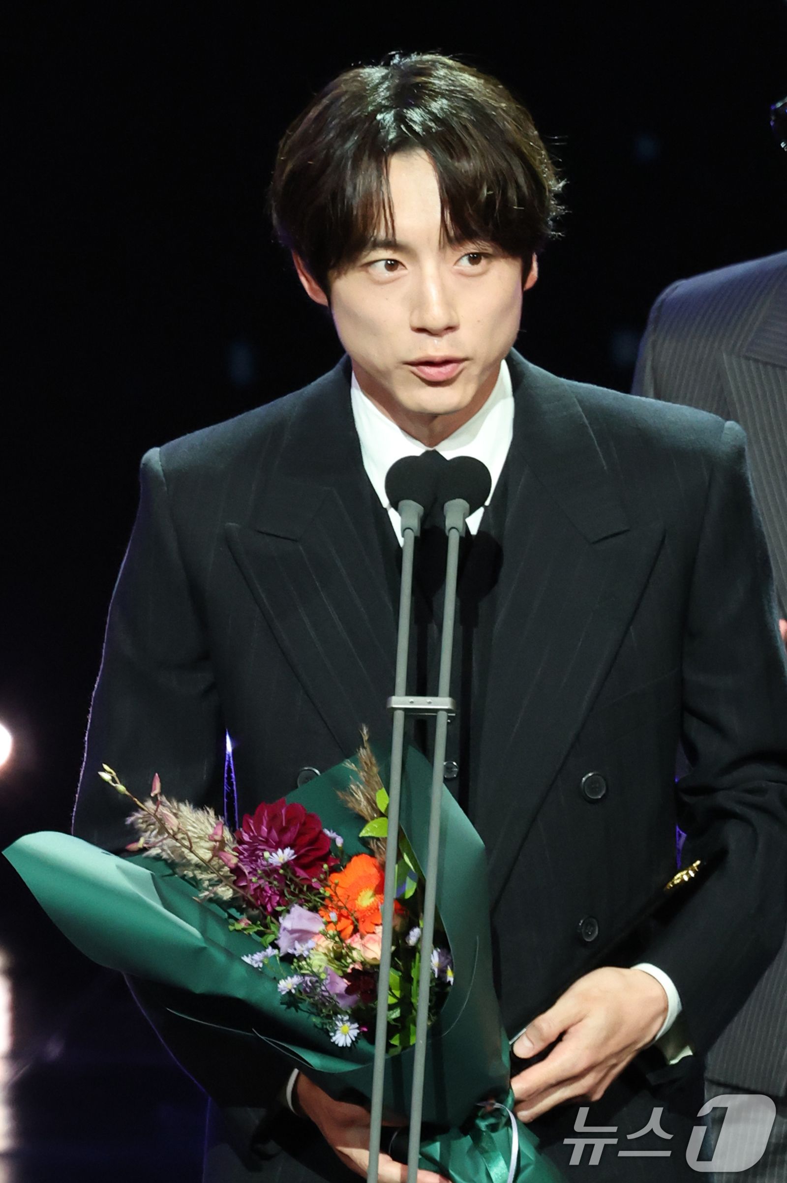 坂口健太郎繼釜山影展後，來到首爾出席典禮盛會，獲頒亞洲明星獎。翻攝news1