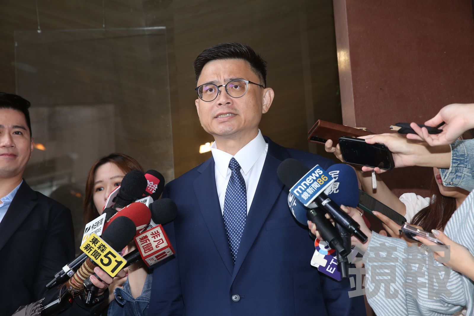 賴瑞隆完成初選登記 開嗆柯志恩:連傅崐萁都不敢挑戰還選高雄市長?