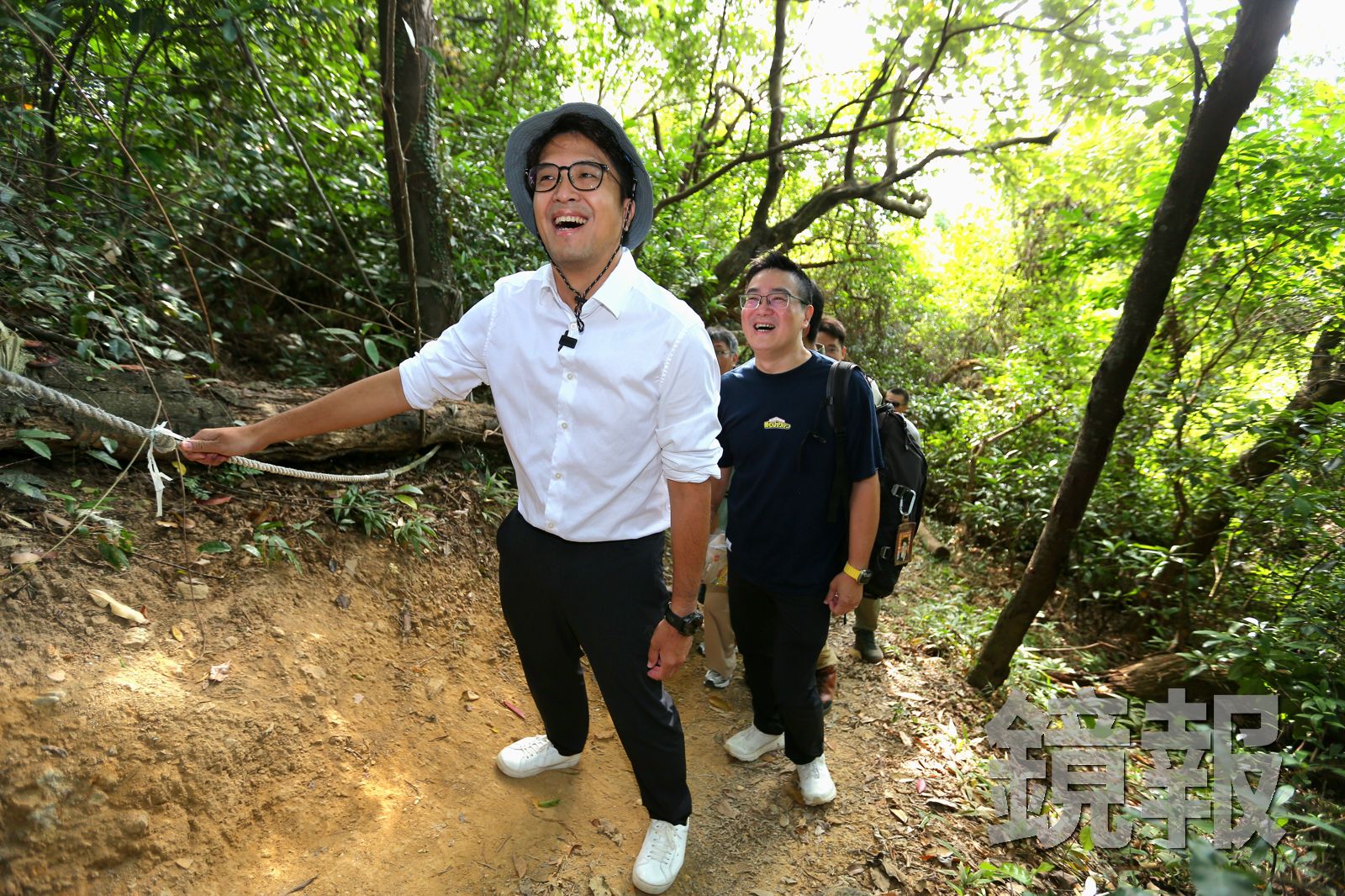 民進黨台北市長參選人沈伯洋今清晨與山岳KOL雪羊等人到劍潭山走讀。攝影姜永年