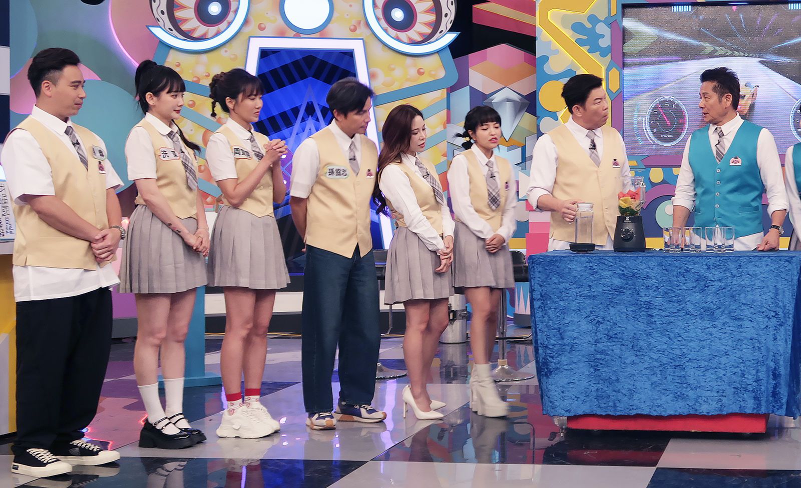 果汁機終極懲罰完美還原嘔吐物。華視提供