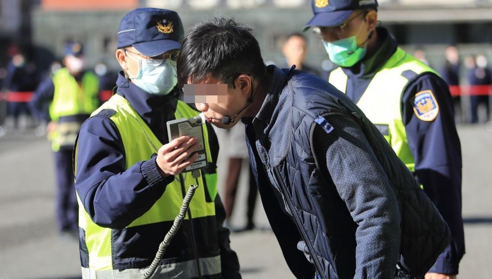 40歲派出所醉警酒駕追撞轎車　知法犯法的下場是兩大過免職