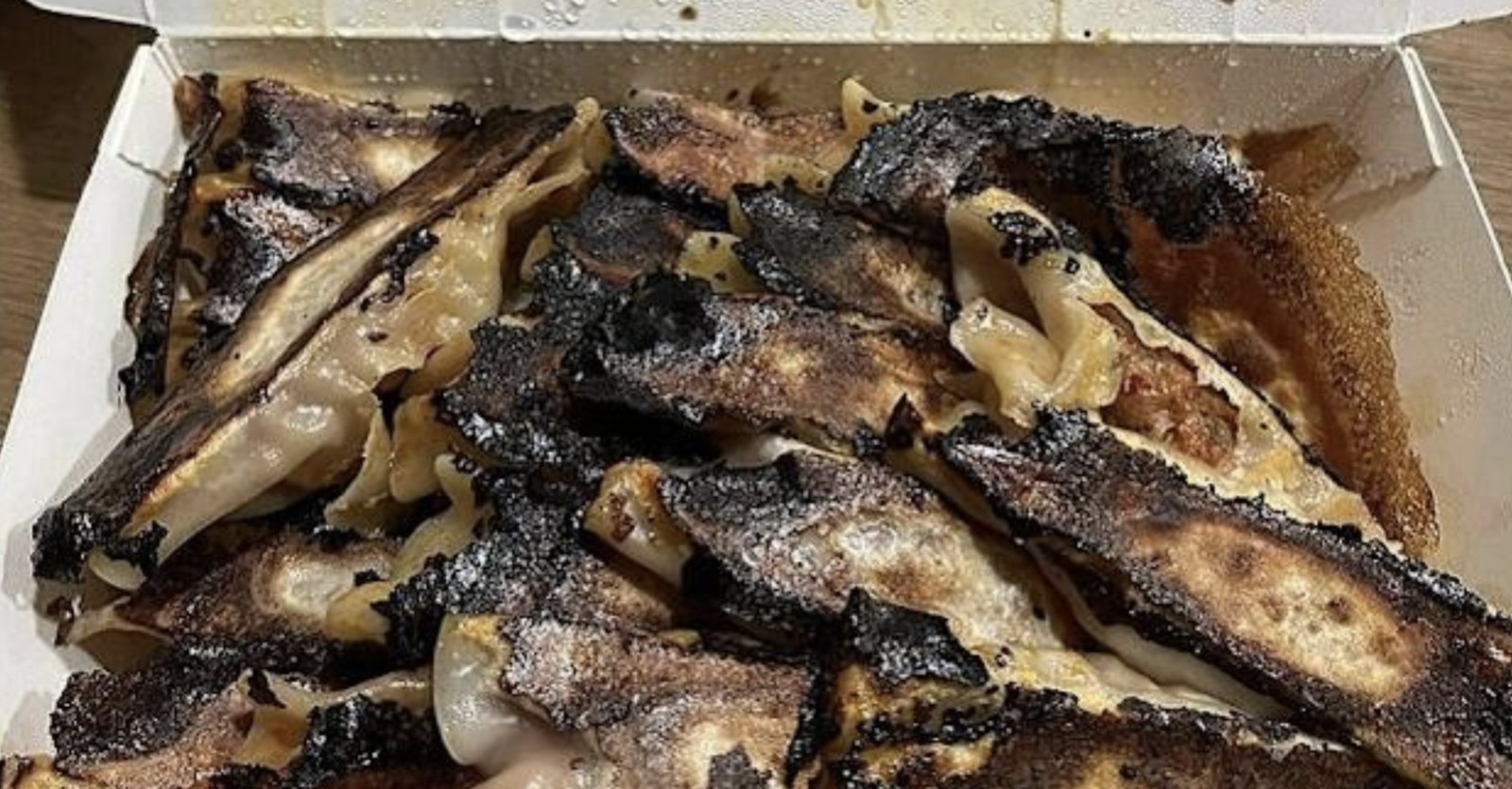 一名網友直呼自己買到「限量隱藏版」鍋貼。圖／翻攝自Threads @g9715741