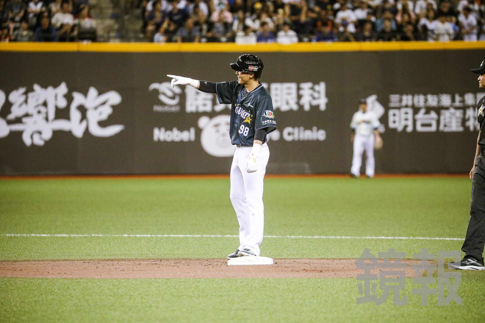 中職/明星賽最甜畫面!陳晨威聽女友Julia應援刻意不揮棒:想聽她喊