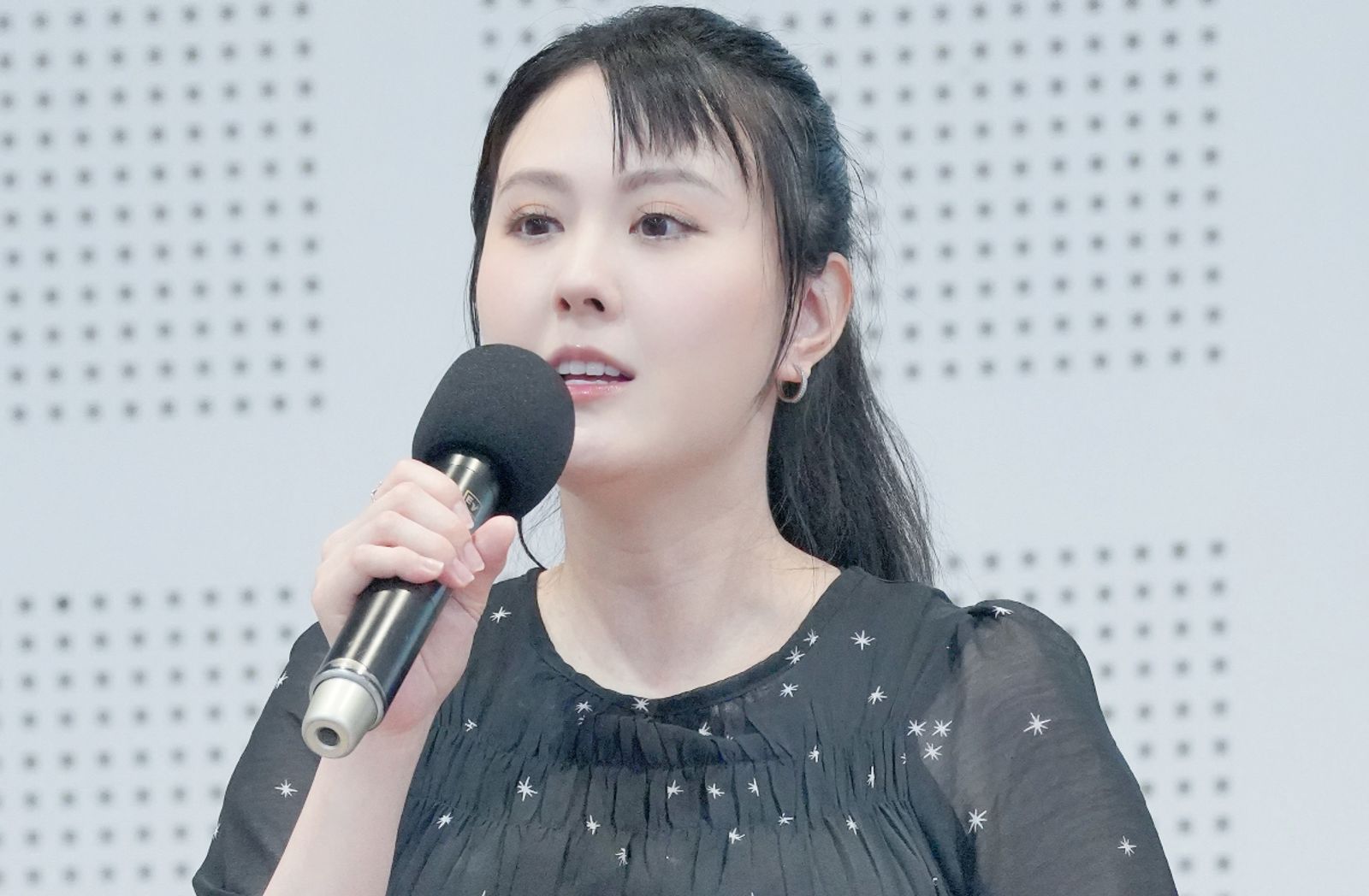 《大陸尋奇》美女主持婚前住院！新秘衝病房化妝趕婚禮　懷孕6個月胖到人生巔峰