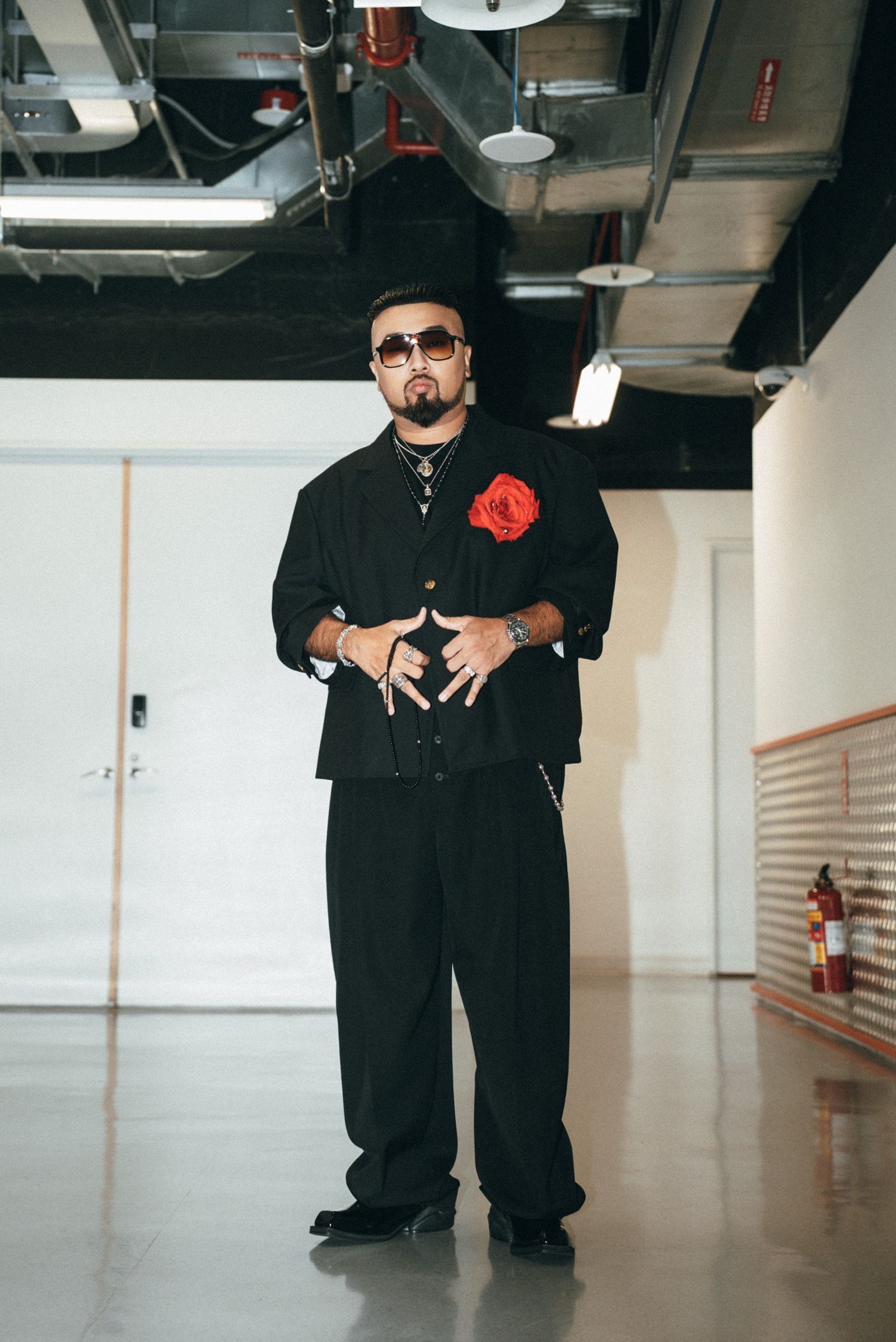 美麗本人戴假髮出席。經紀人提供