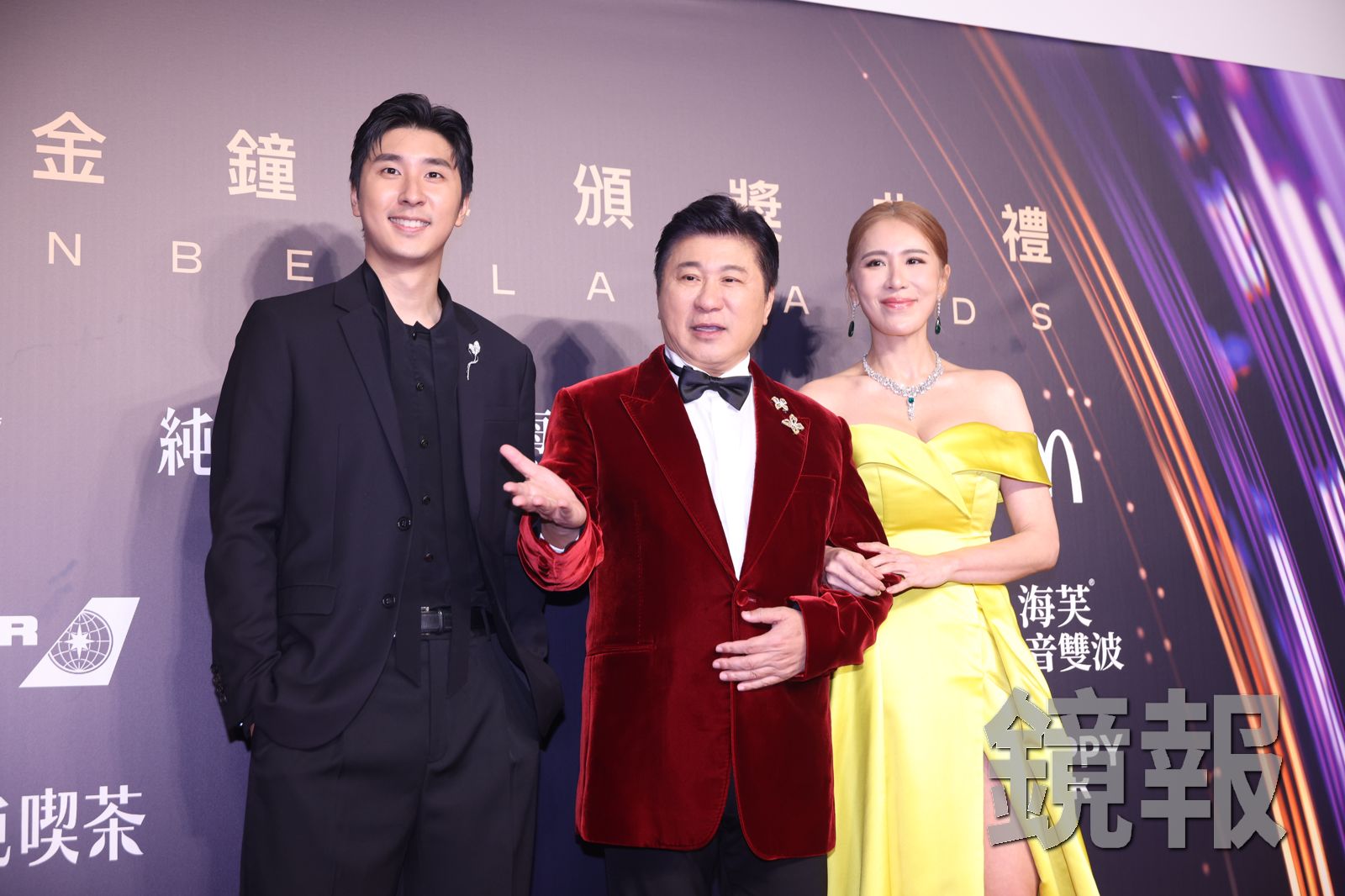 胡瓜、小禎、胡釋安一家三口踏上紅毯。攝影組