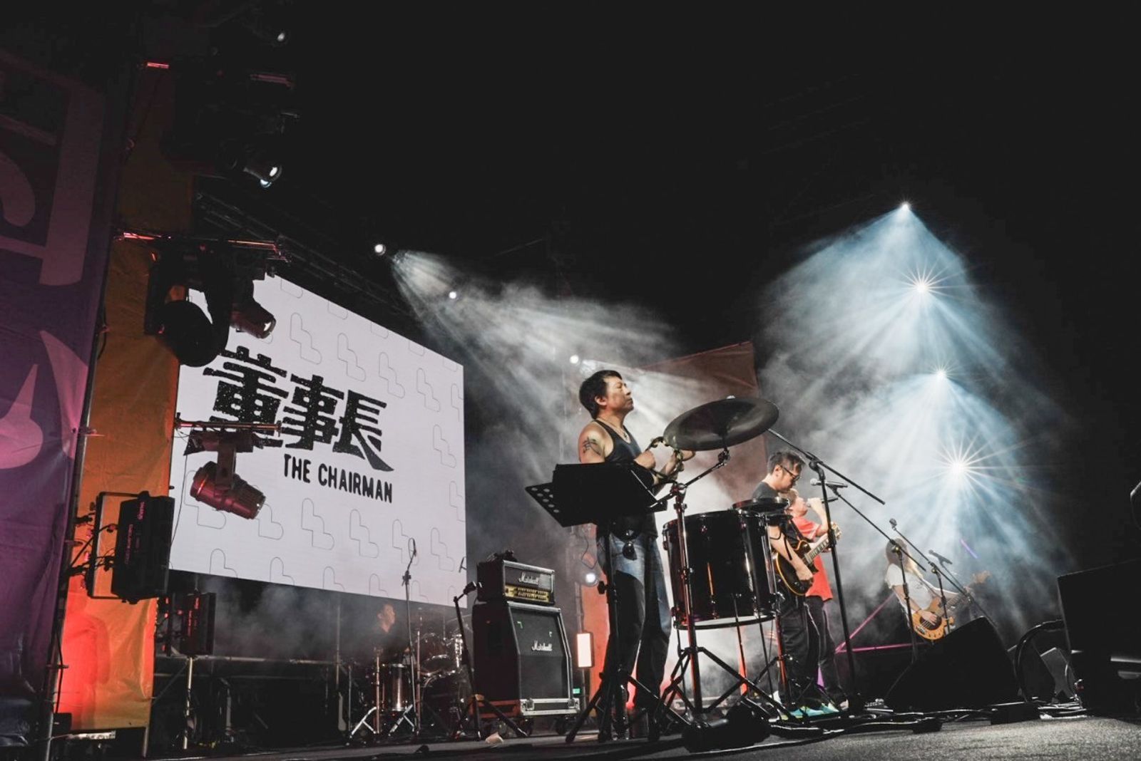 即便前一天董事長樂團開唱吸引爆滿歌迷支持,金剛下了台就缷下光環回歸日常。我們的生活節提供