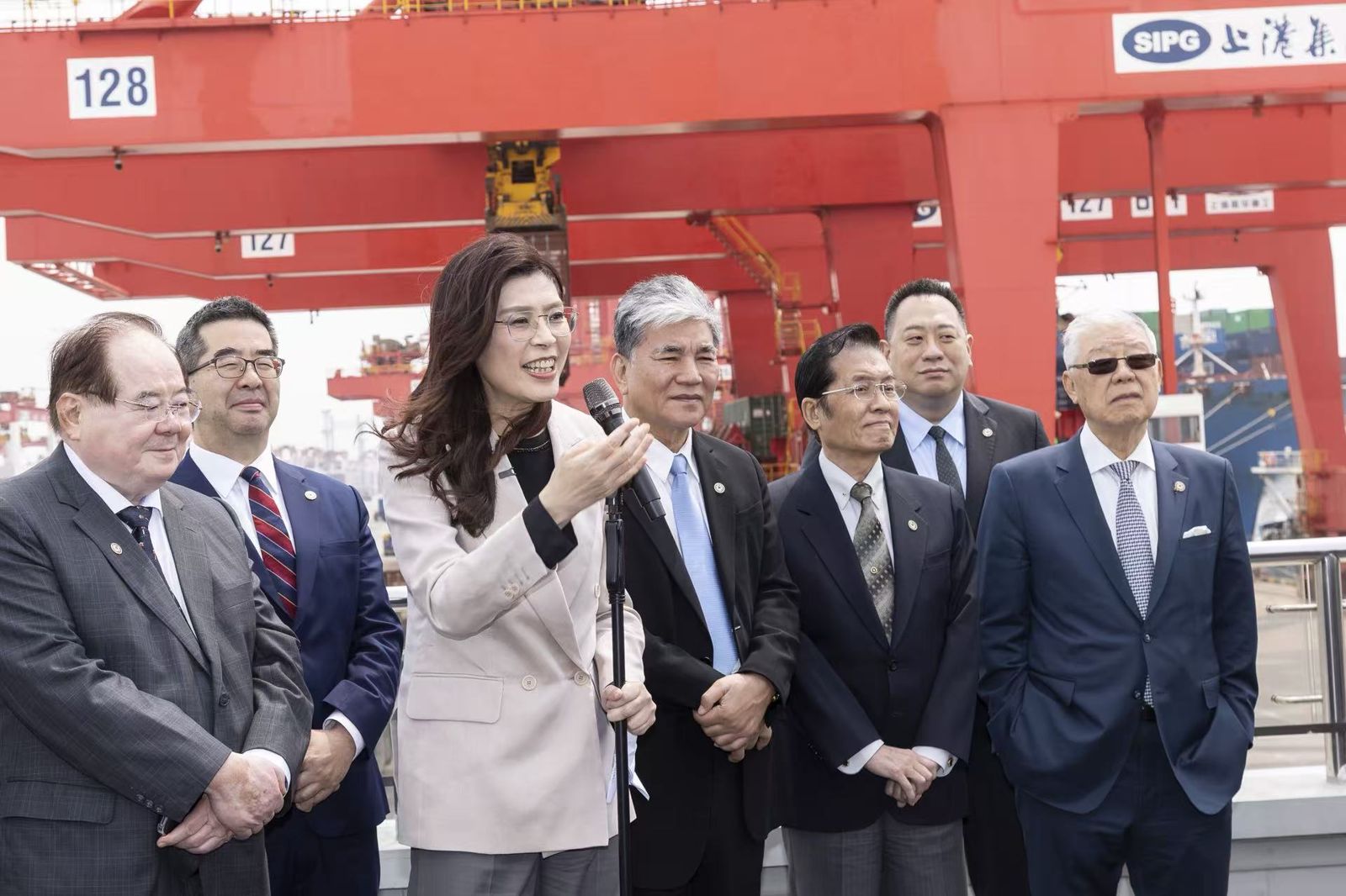 盼兩岸尋求避免戰爭的方案 鄭麗文讚習近平領導讓大陸「實現完全脫貧」